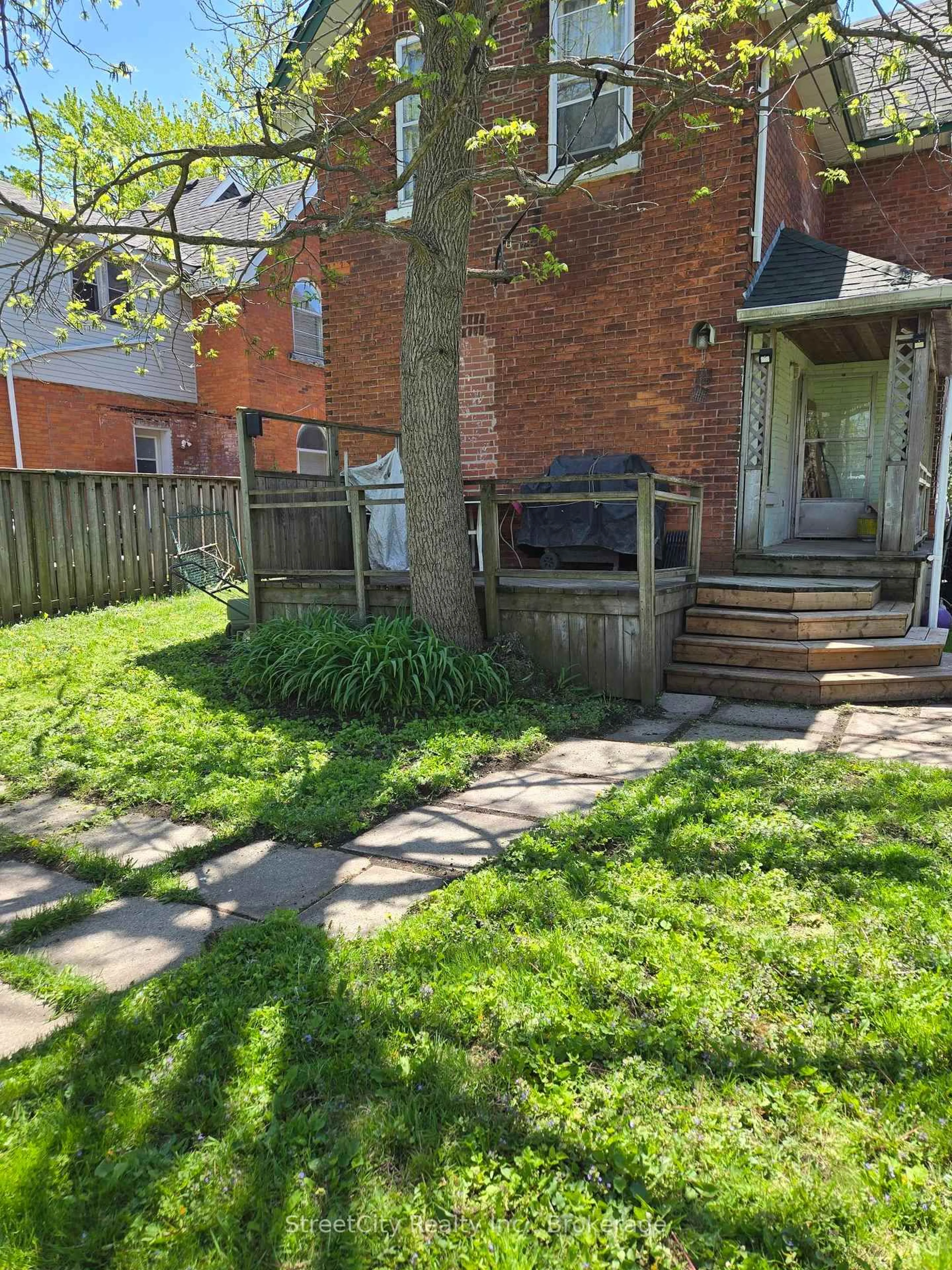 Unknown for 306 Douro St, Stratford Ontario N5A 3S5