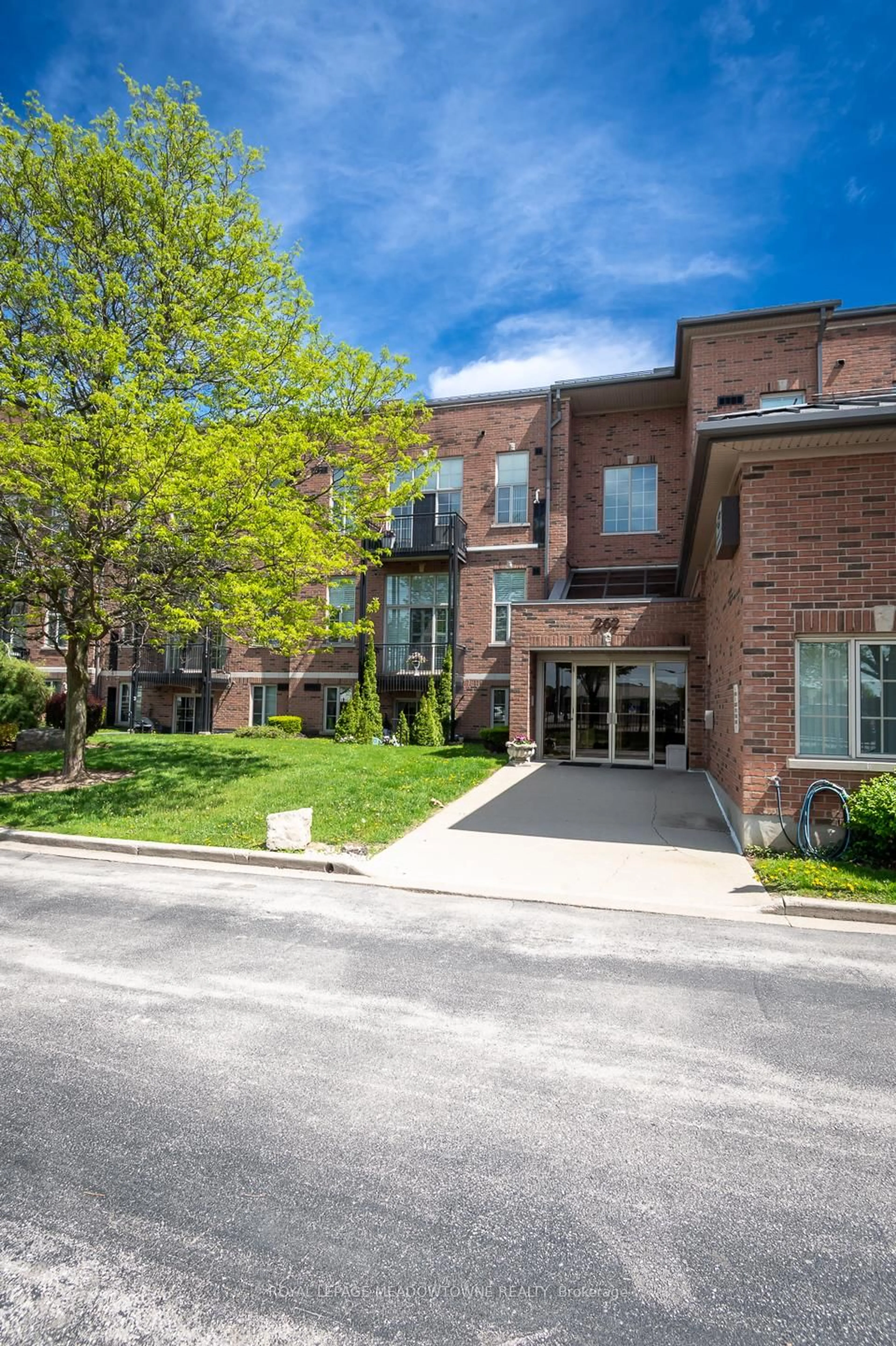 Home with brick exterior material, street for 262 Dundas St #318, Hamilton Ontario L8B 1A9