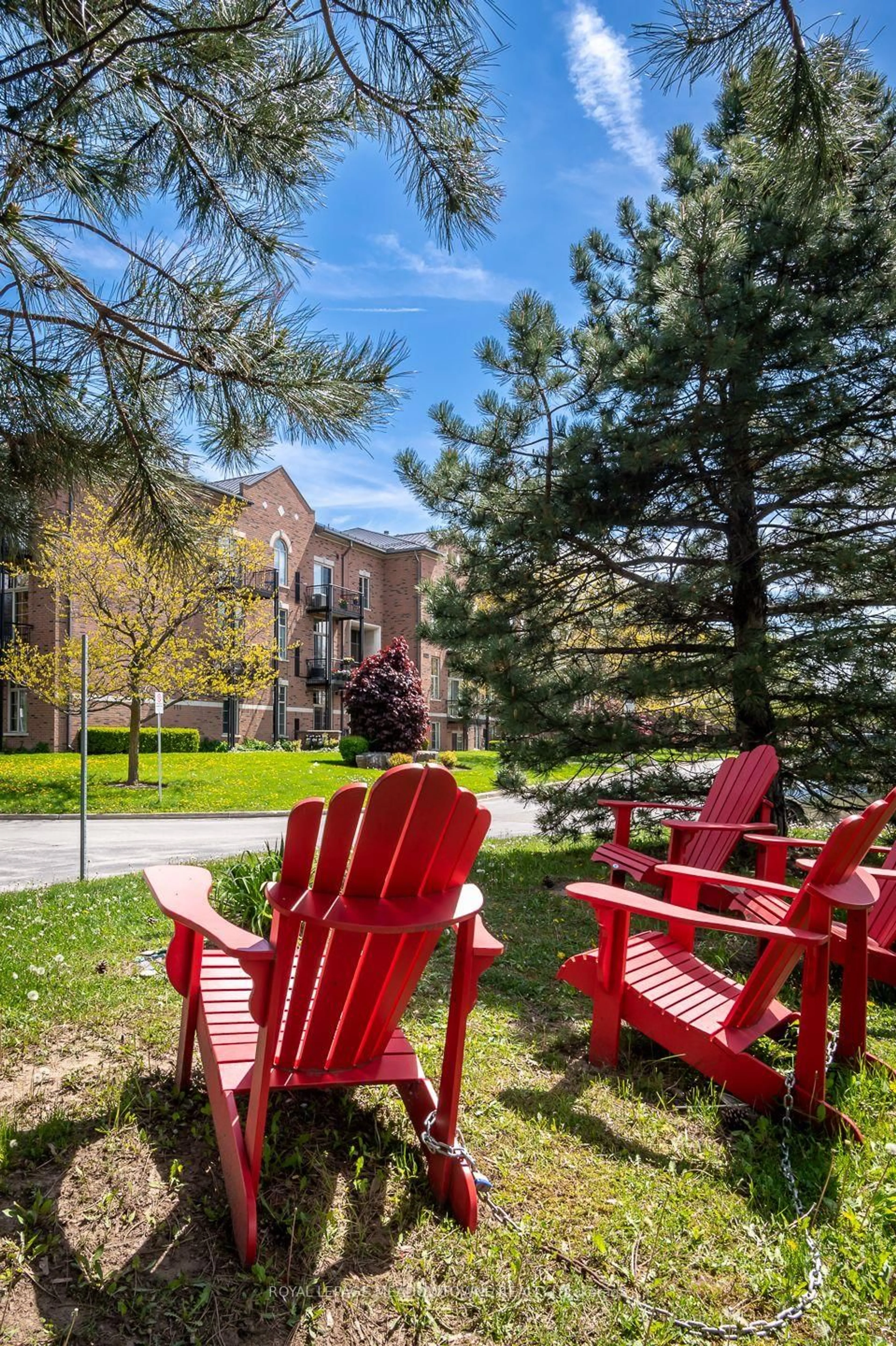 Patio, street for 262 Dundas St #318, Hamilton Ontario L8B 1A9