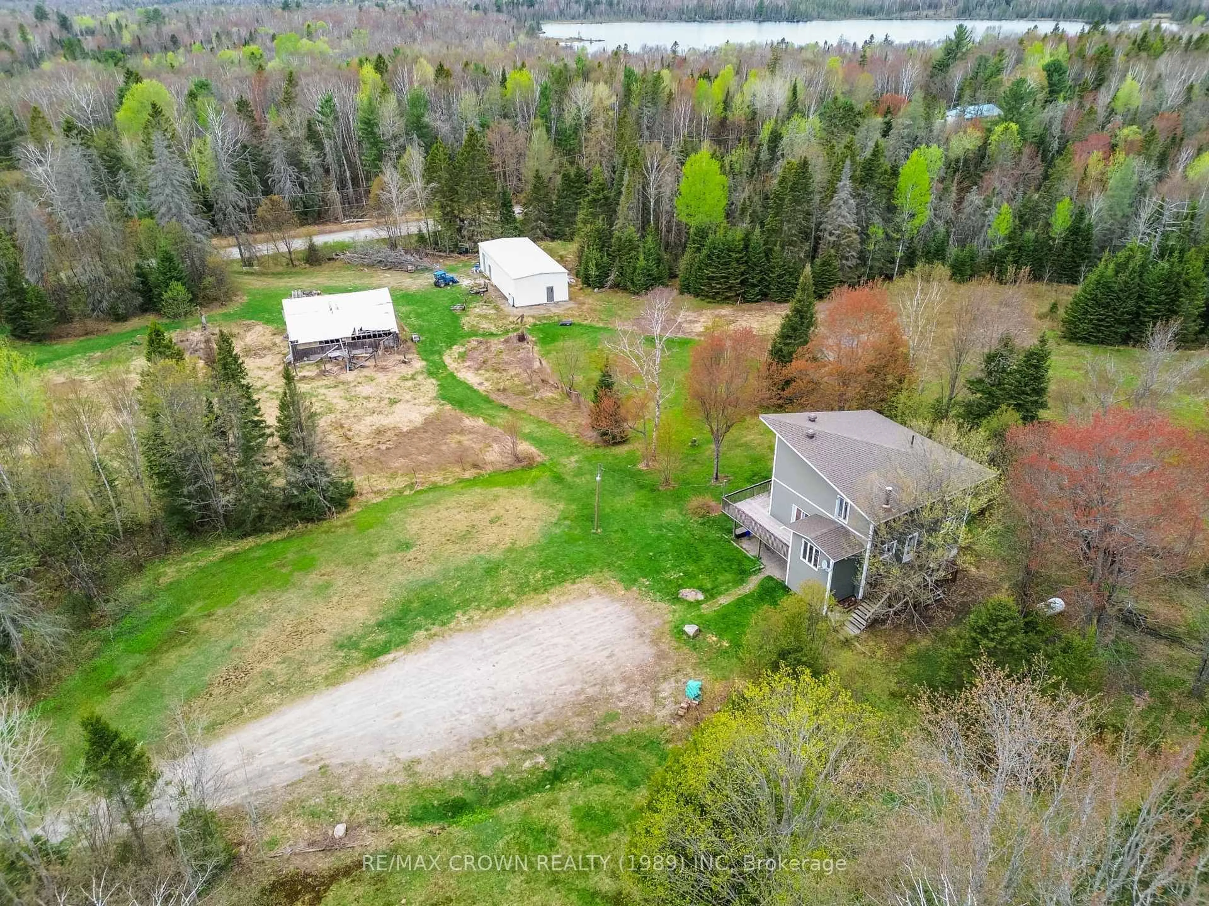 A pic from outside/outdoor area/front of a property/back of a property/a pic from drone, water/lake/river/ocean view for 300 Widdifield Station Rd, North Bay Ontario P1B 8G2