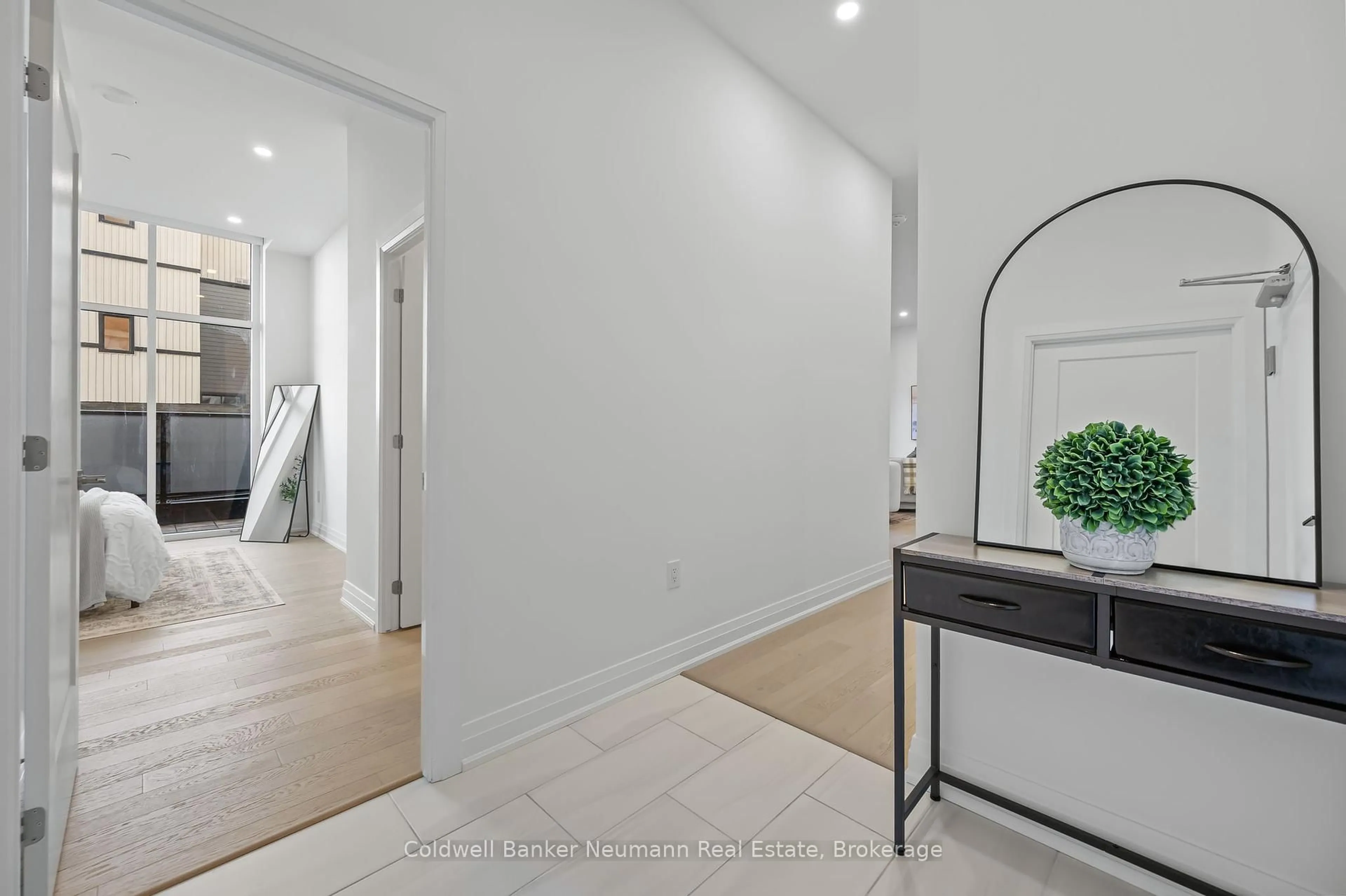 Indoor entryway for 71 Wyndham St #101, Guelph Ontario N1E 5R3