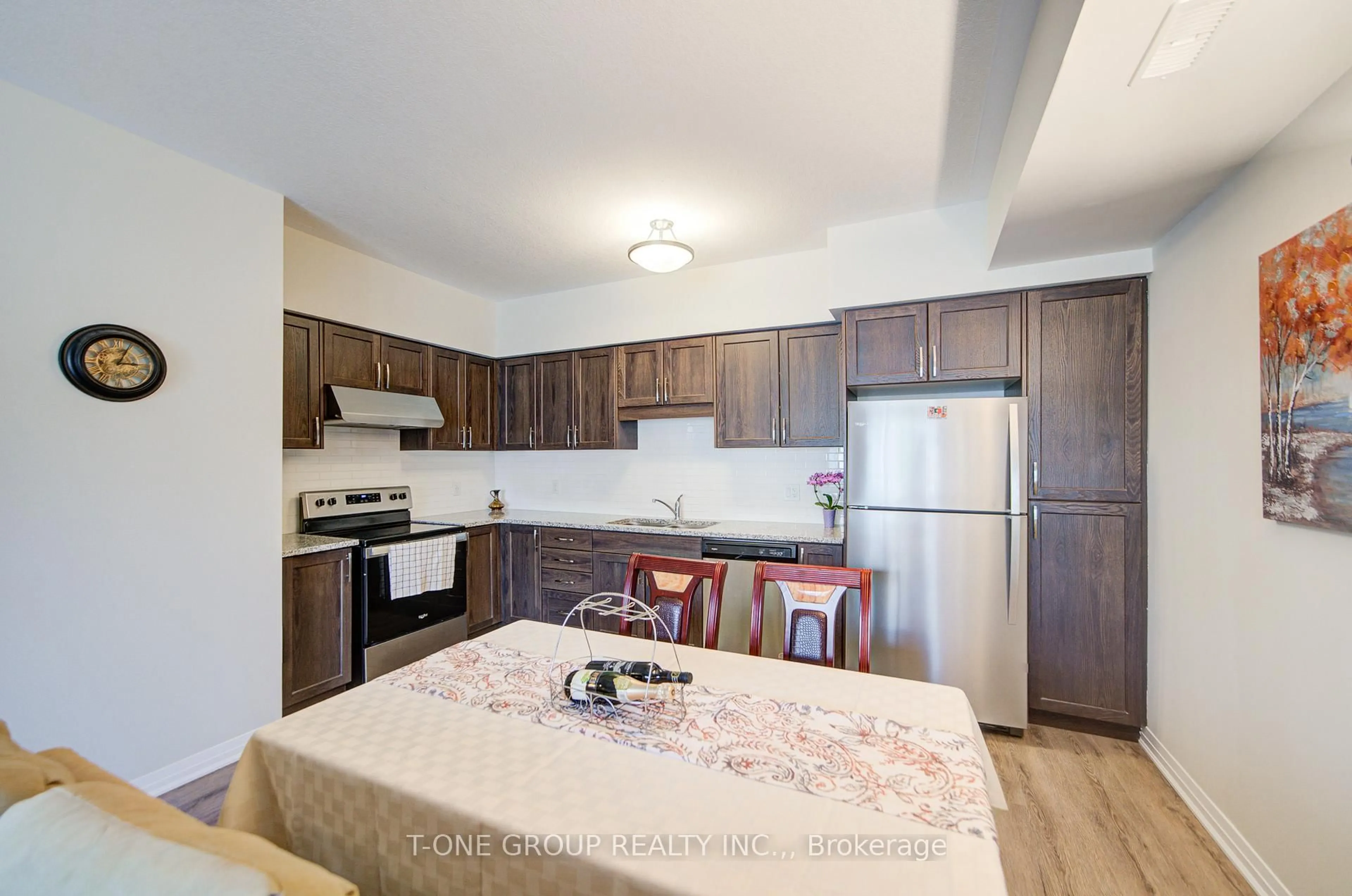 Standard kitchen, unknown for 30 Vitality Dr, Kitchener Ontario N2R 0R7