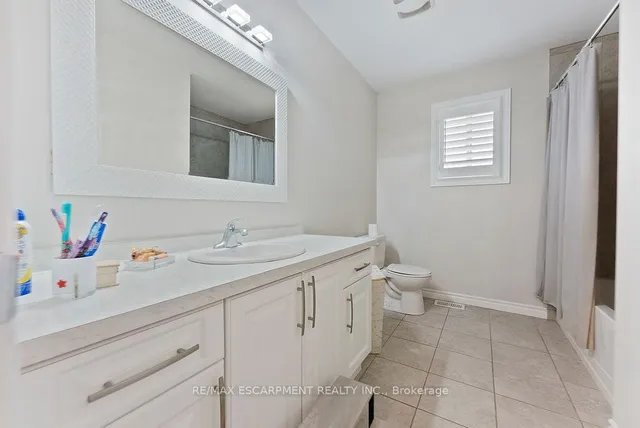 Additional property image - 12 Ascoli Dr