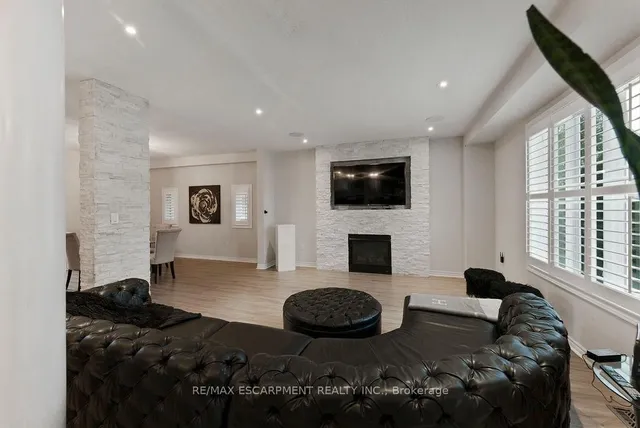 Additional property image - 12 Ascoli Dr