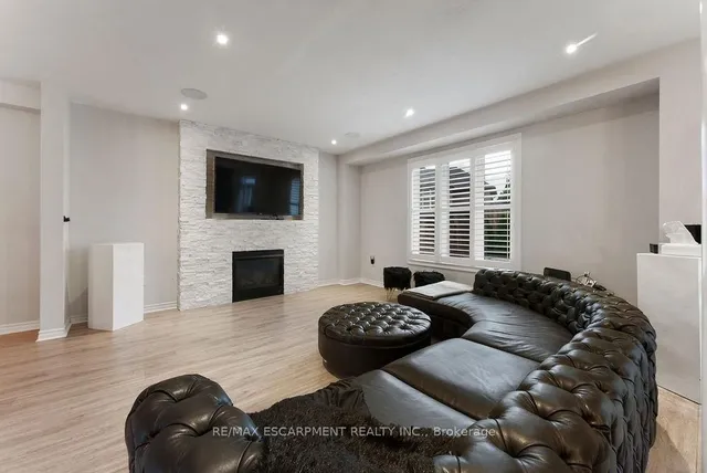 Additional property image - 12 Ascoli Dr