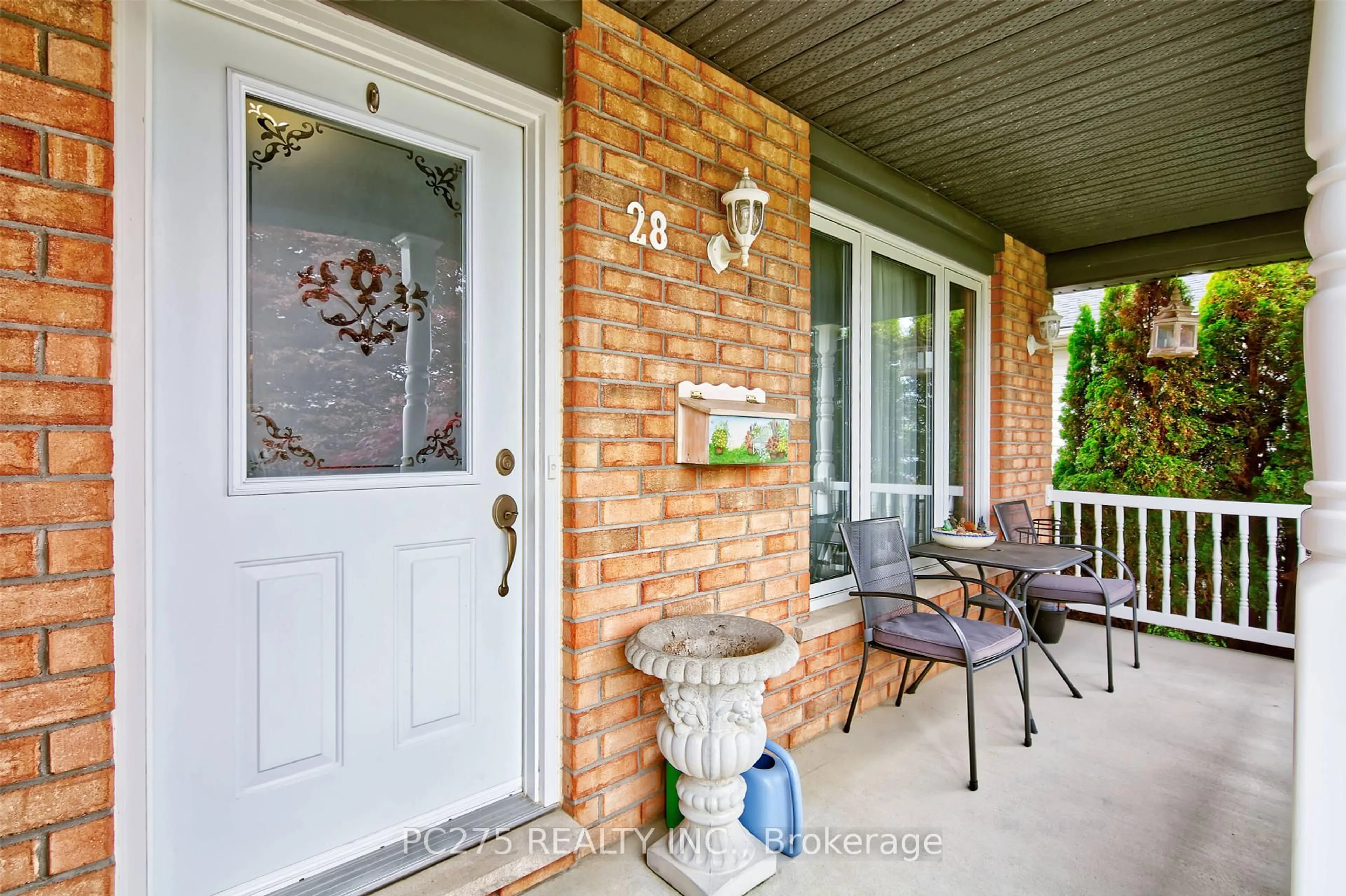 Indoor entryway for 28 Rebecca Dr, Aylmer Ontario N5H 3G4