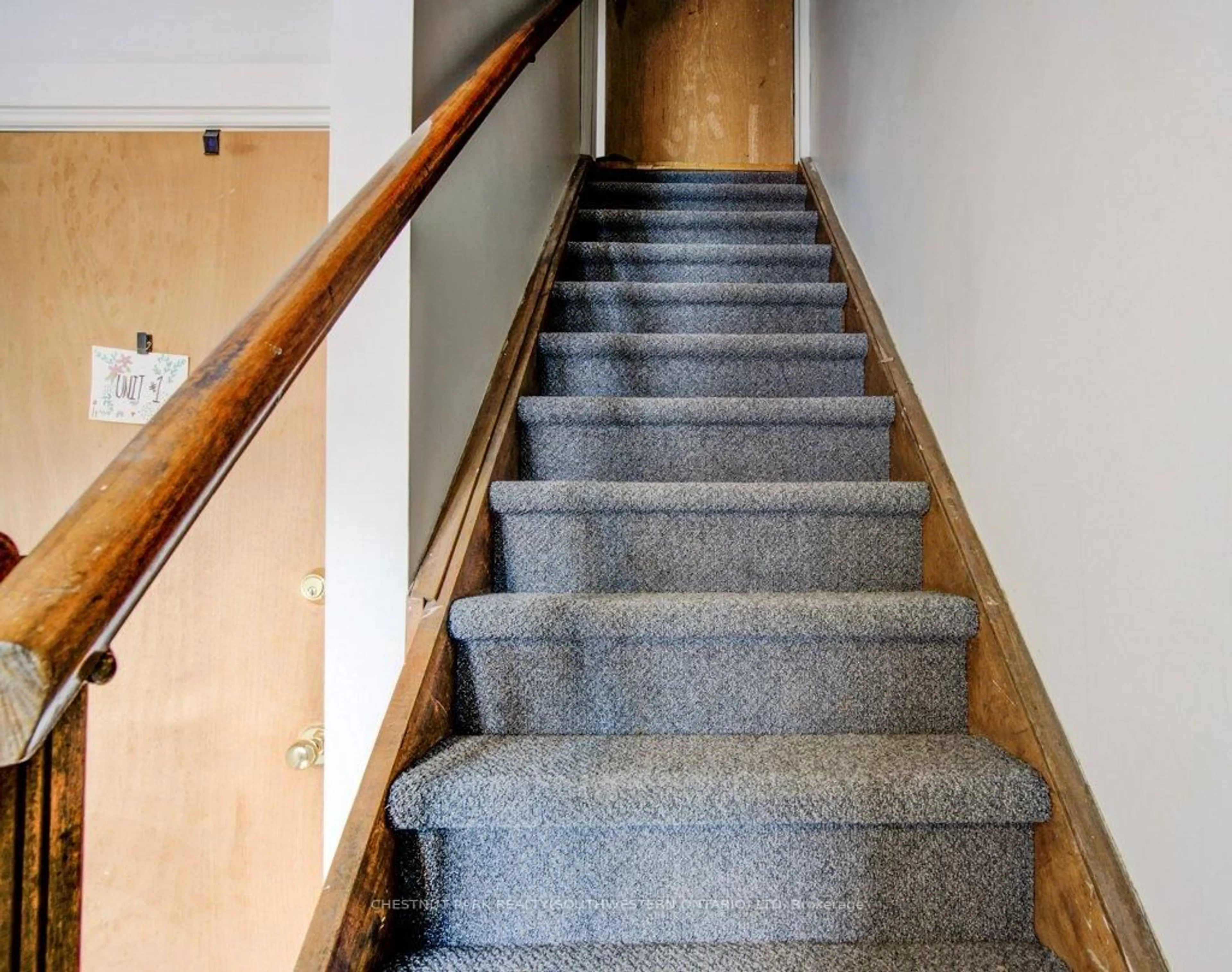 Stairs for 98 Waterloo St, Waterloo Ontario N2J 1X9