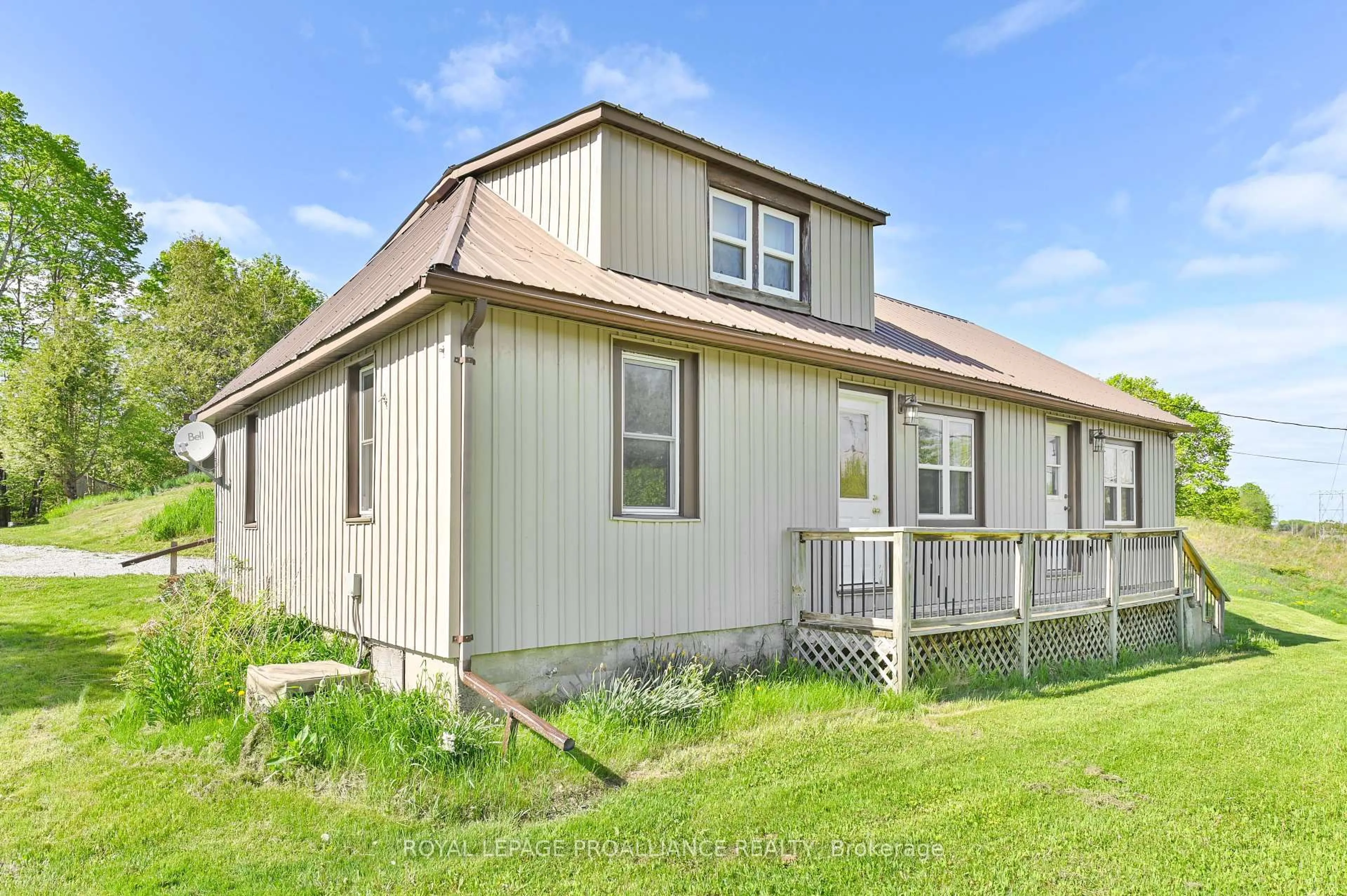 Home with vinyl exterior material, building for 4865 Road 506 N/A, Cloyne Ontario K0H 1K0
