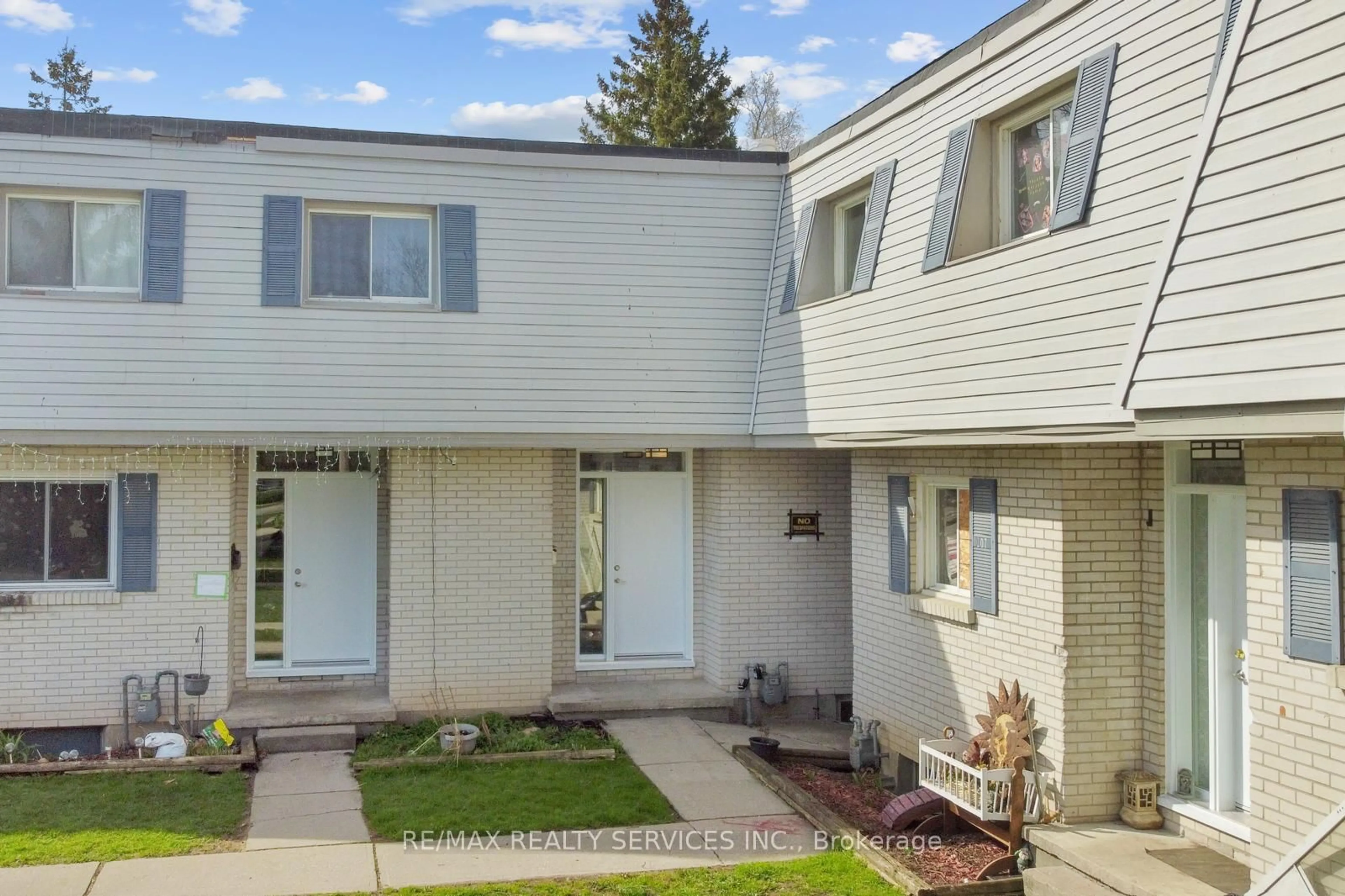 Home with vinyl exterior material, street for 205 Boullee St #26, London East Ontario N5Y 1T9
