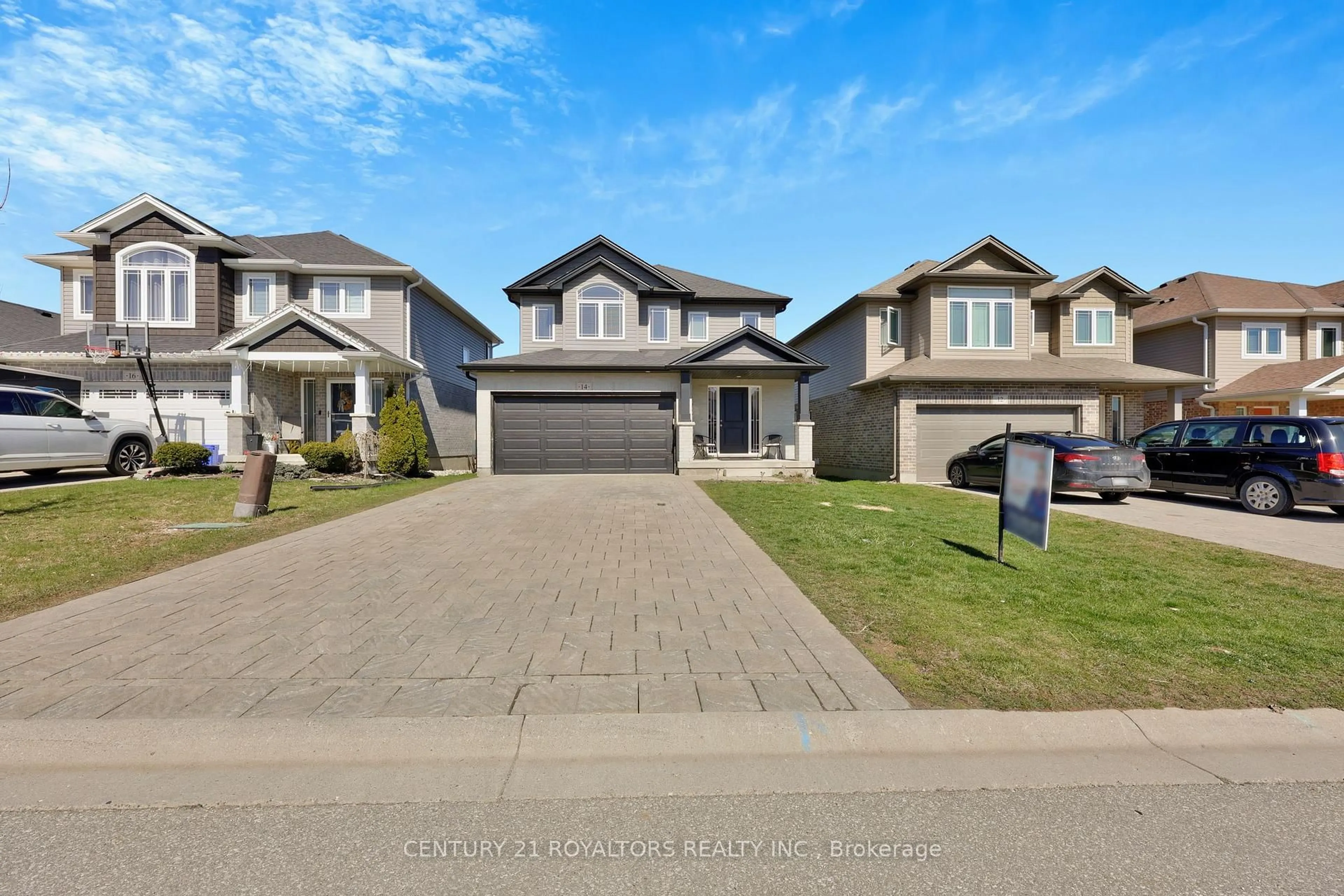A pic from outside/outdoor area/front of a property/back of a property/a pic from drone, street for 14 Chamberlain Ave, Ingersoll Ontario N5C 0C6