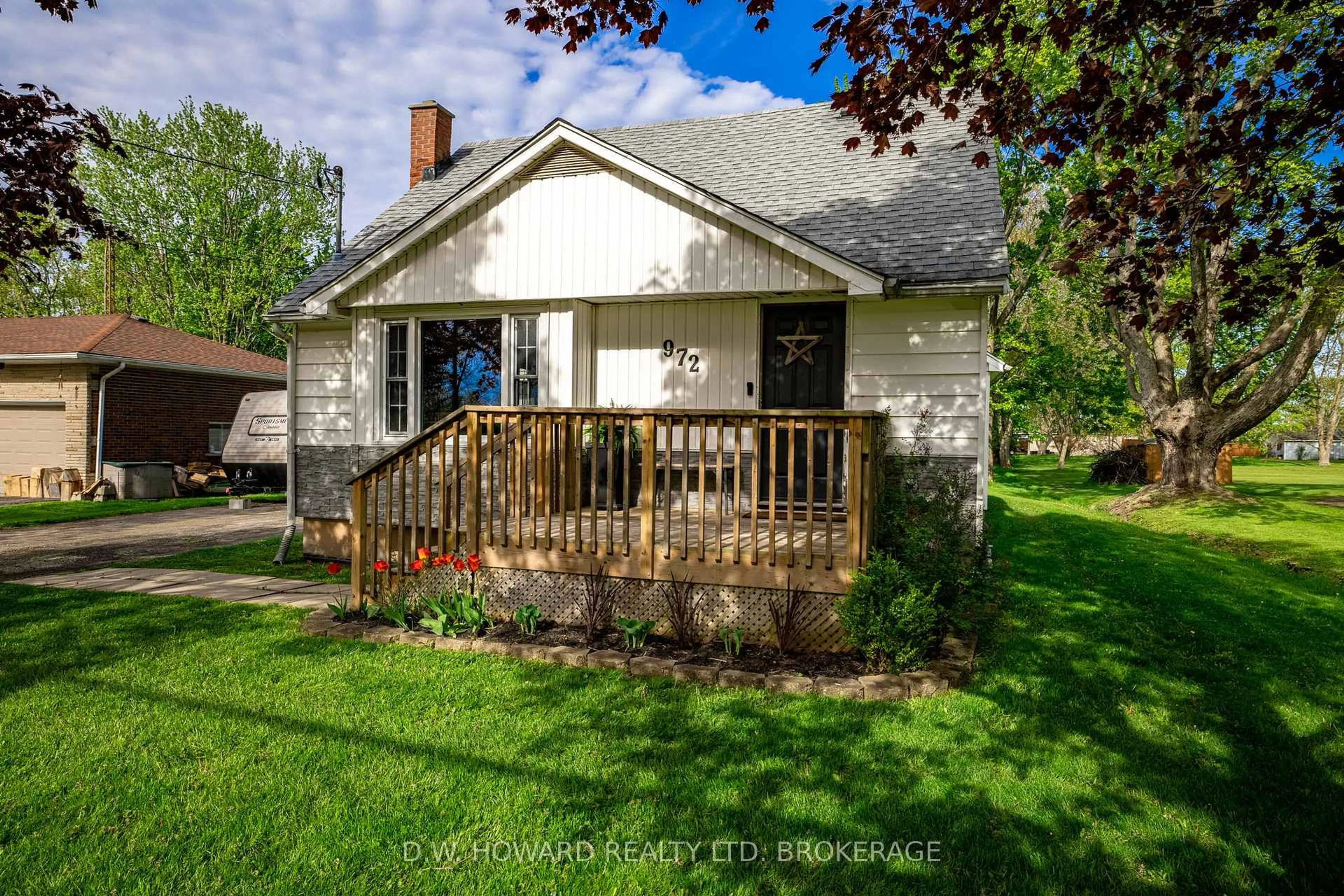 A pic from outside/outdoor area/front of a property/back of a property/a pic from drone, street for 972 Silver Bay Rd, Port Colborne Ontario L3K 5V3