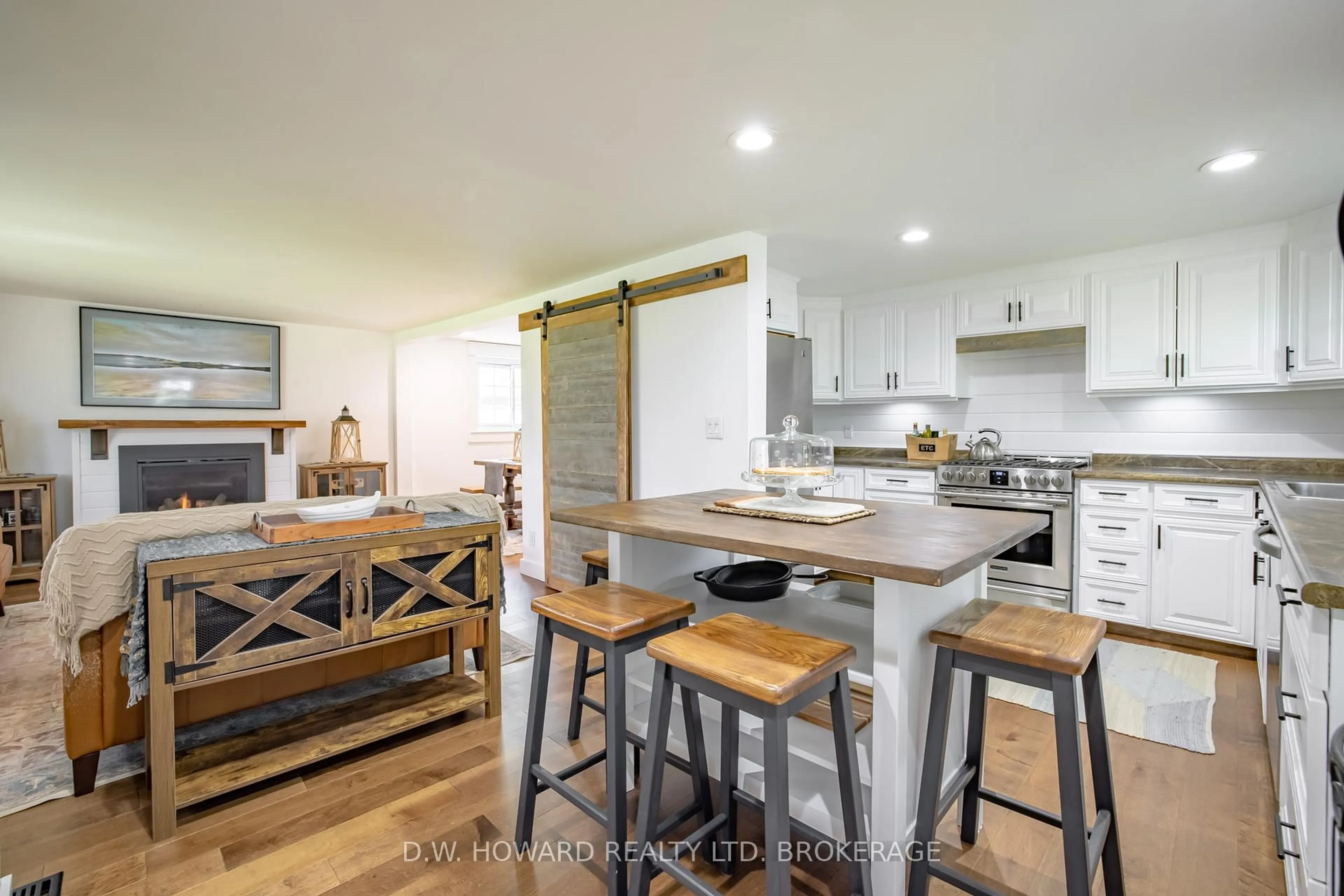 Open concept kitchen, wood/laminate floor for 972 Silver Bay Rd, Port Colborne Ontario L3K 5V3