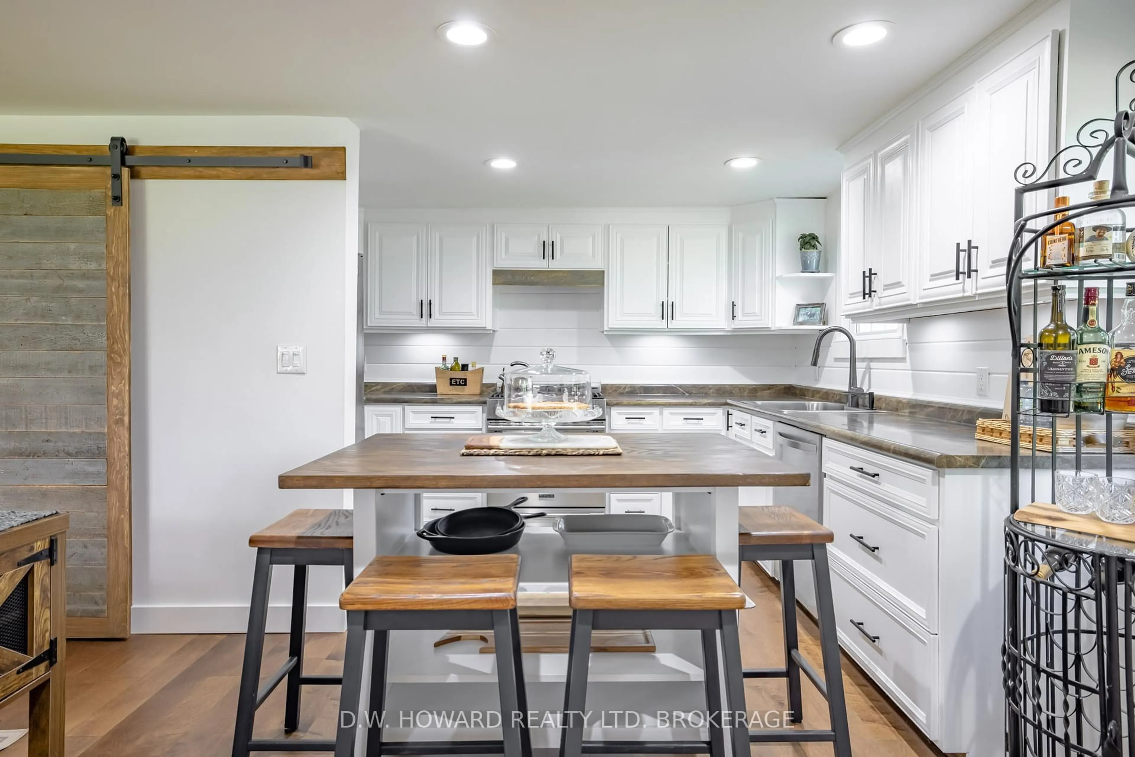 Open concept kitchen, unknown for 972 Silver Bay Rd, Port Colborne Ontario L3K 5V3