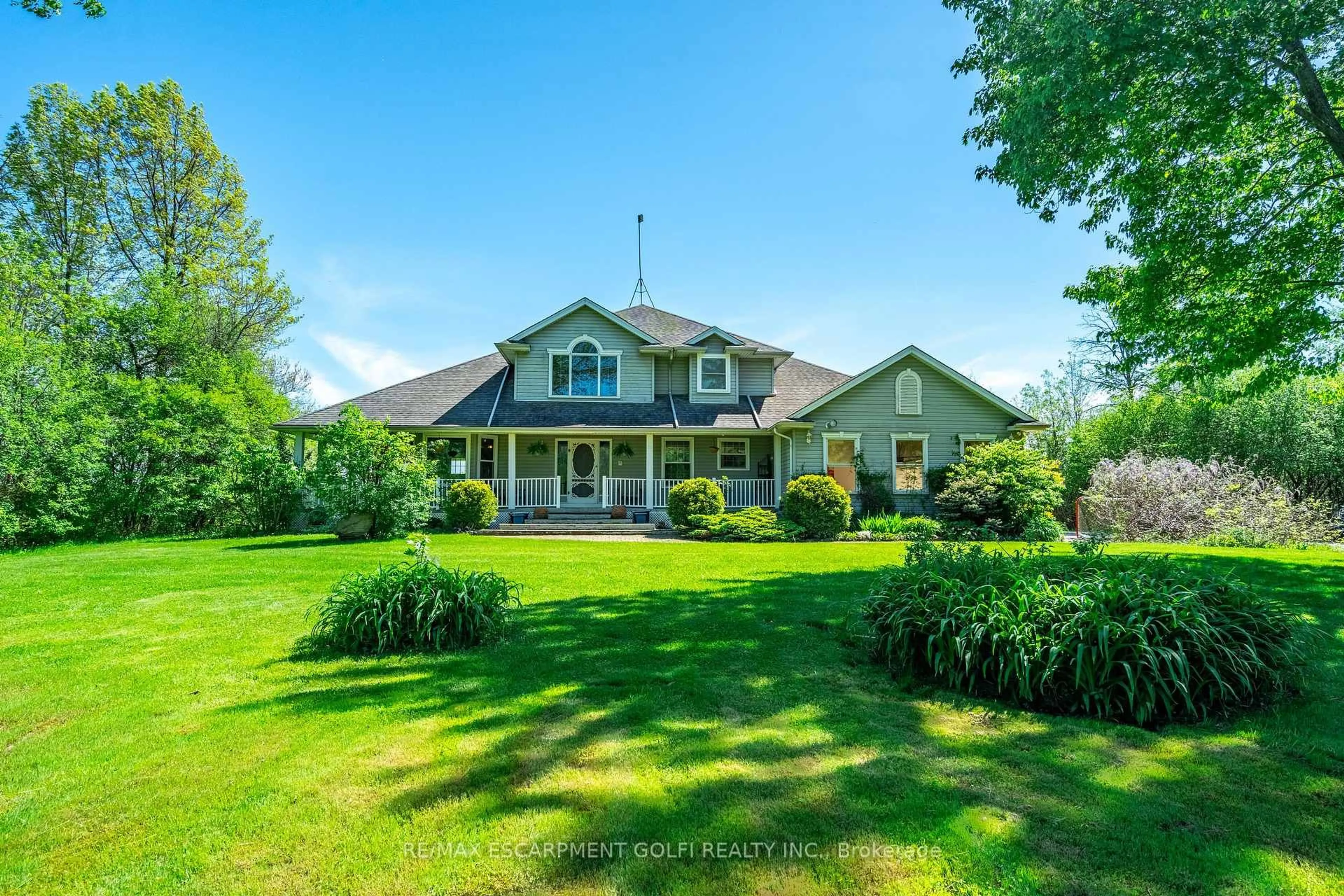 A pic from outside/outdoor area/front of a property/back of a property/a pic from drone, unknown for 2361 Townline Rd, Fort Erie Ontario L0S 1S0
