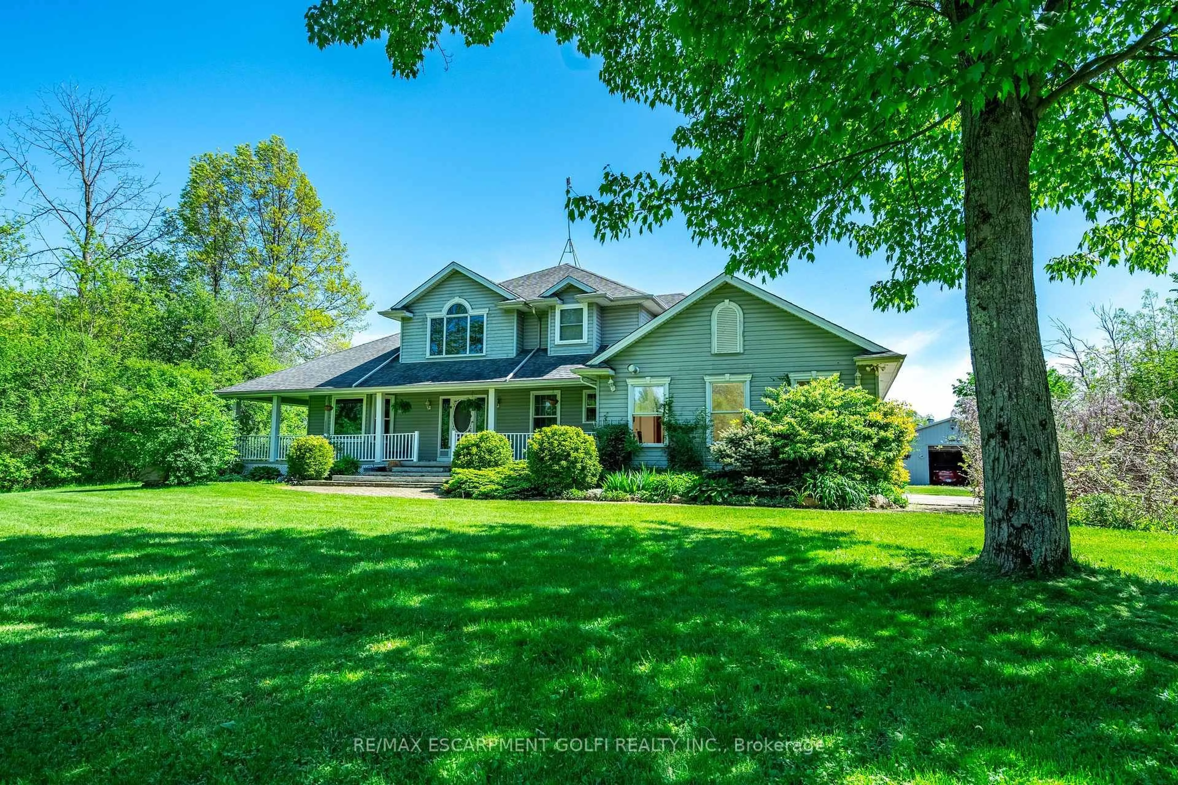 A pic from outside/outdoor area/front of a property/back of a property/a pic from drone, unknown for 2361 Townline Rd, Fort Erie Ontario L0S 1S0