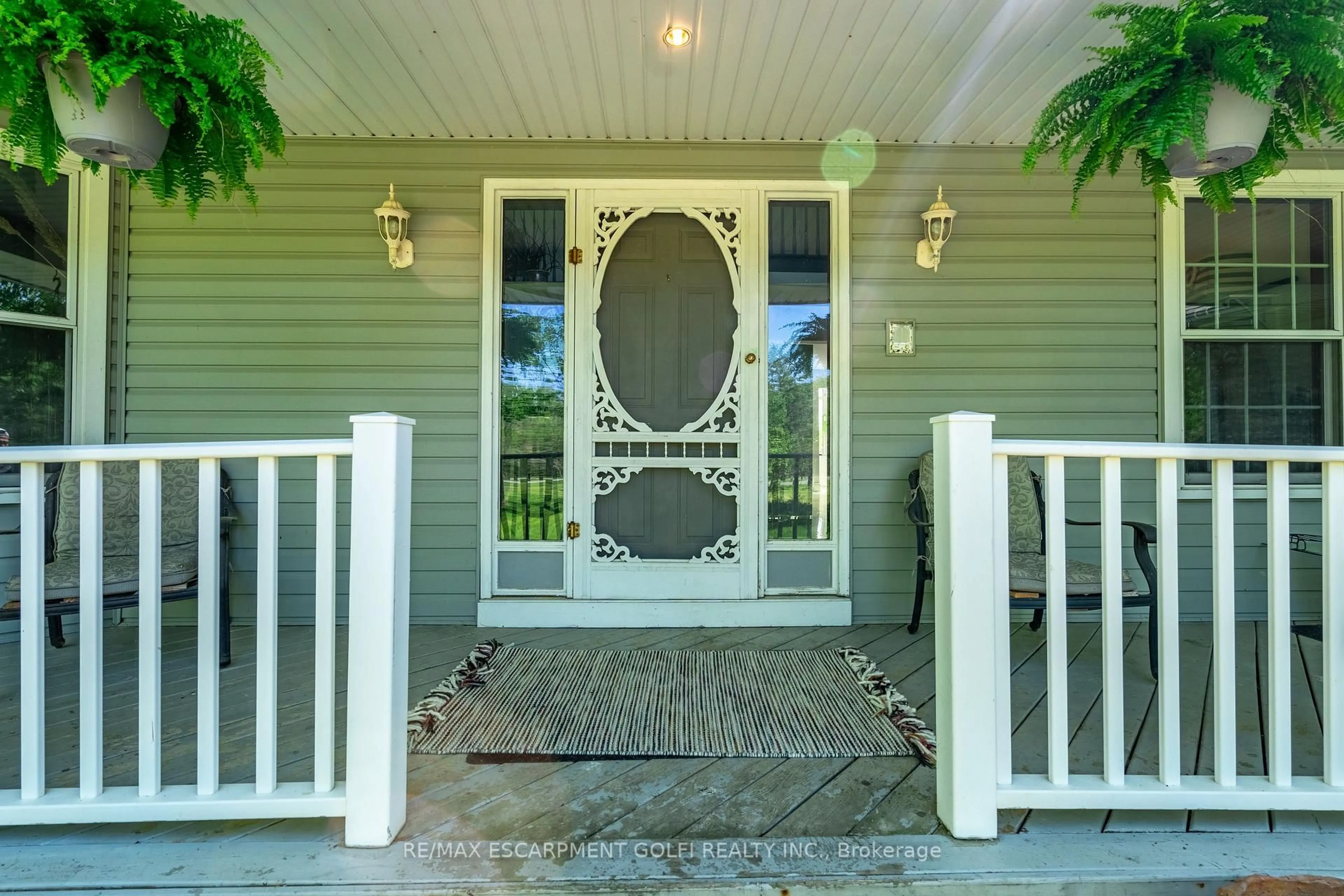 Indoor entryway for 2361 Townline Rd, Fort Erie Ontario L0S 1S0