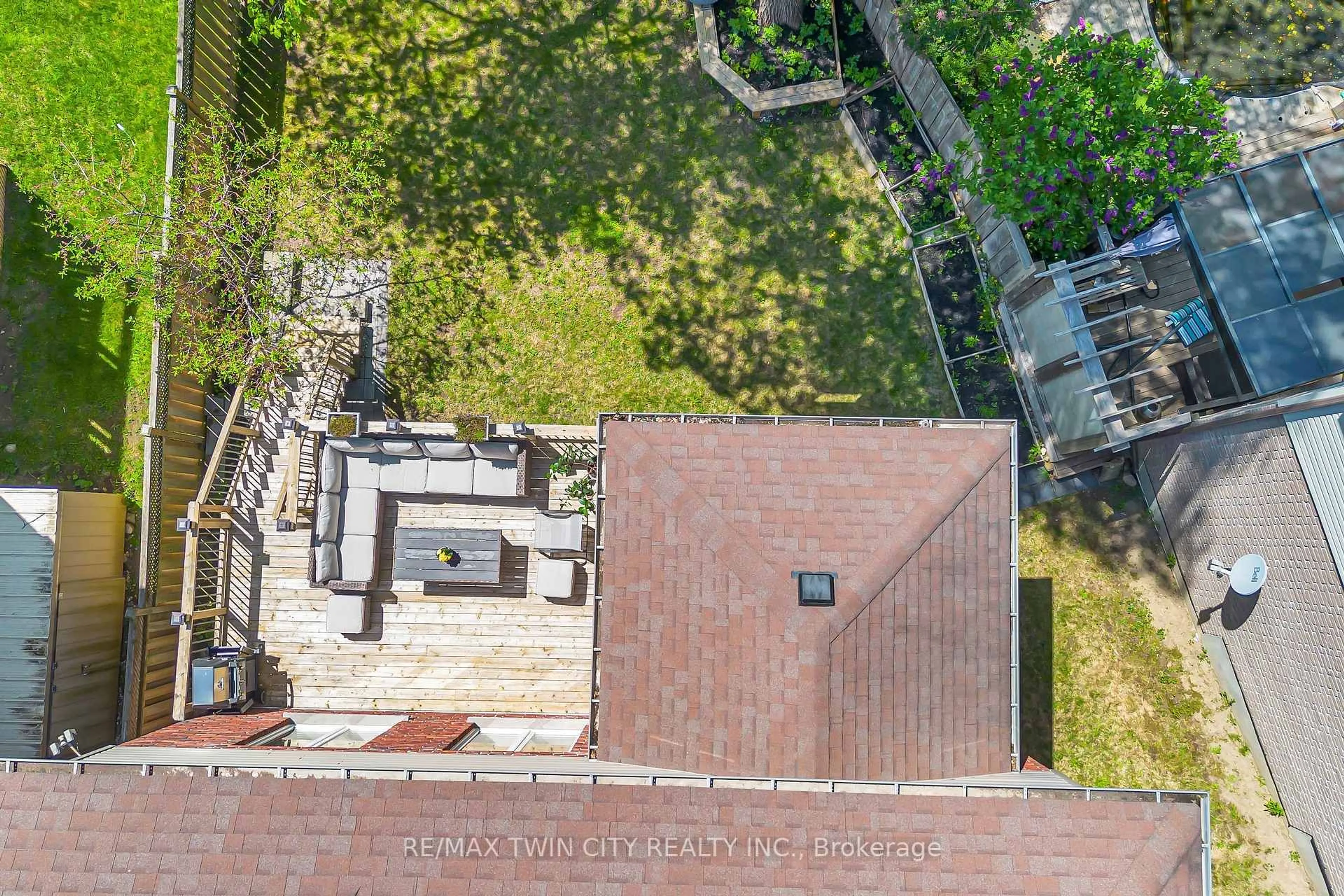 A pic from outside/outdoor area/front of a property/back of a property/a pic from drone, city buildings view from balcony for 437 Zeller Dr, Kitchener Ontario N2A 4M4