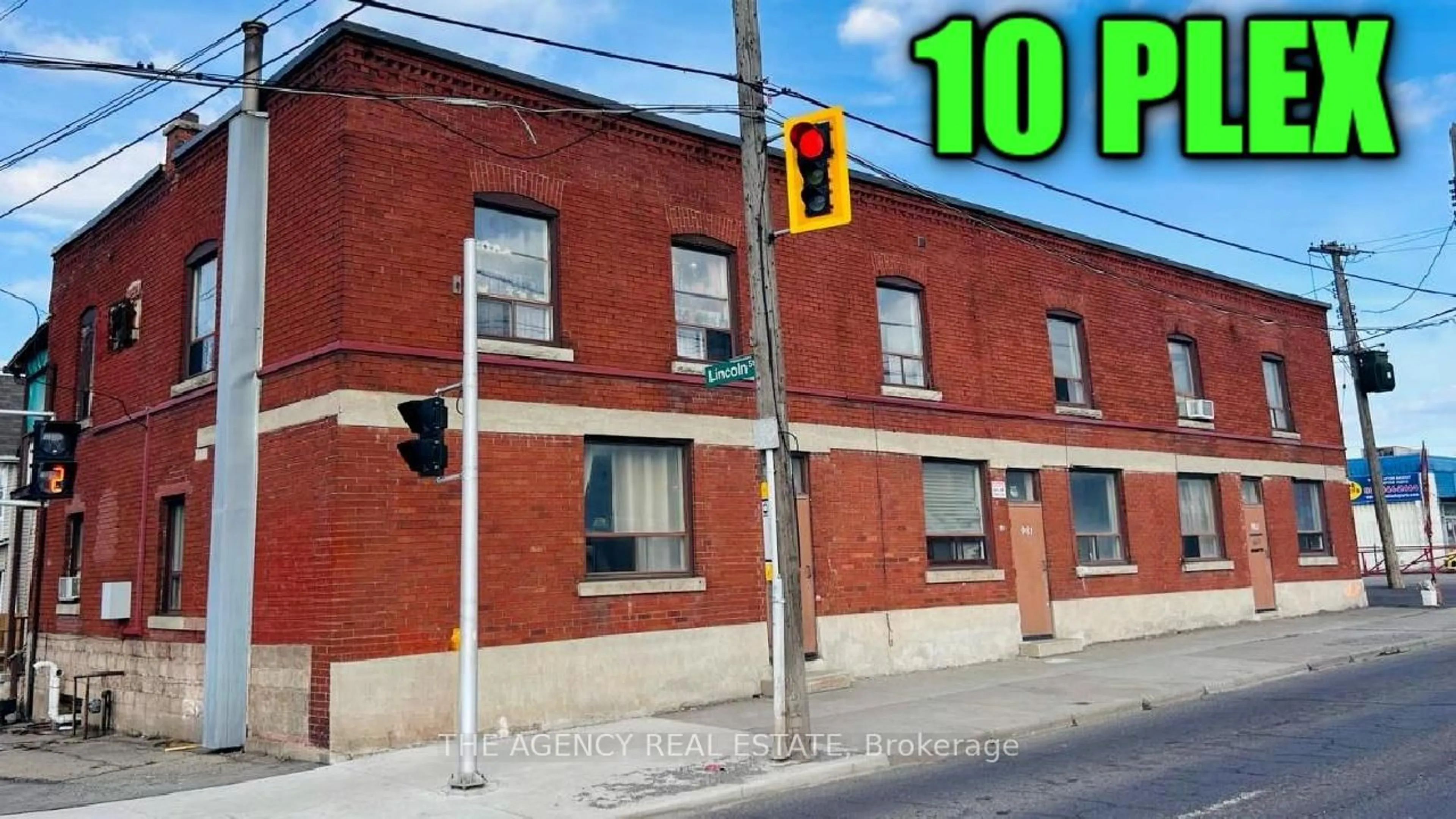 Home with brick exterior material, street for 983 Barton St, Hamilton Ontario L8L 3C8