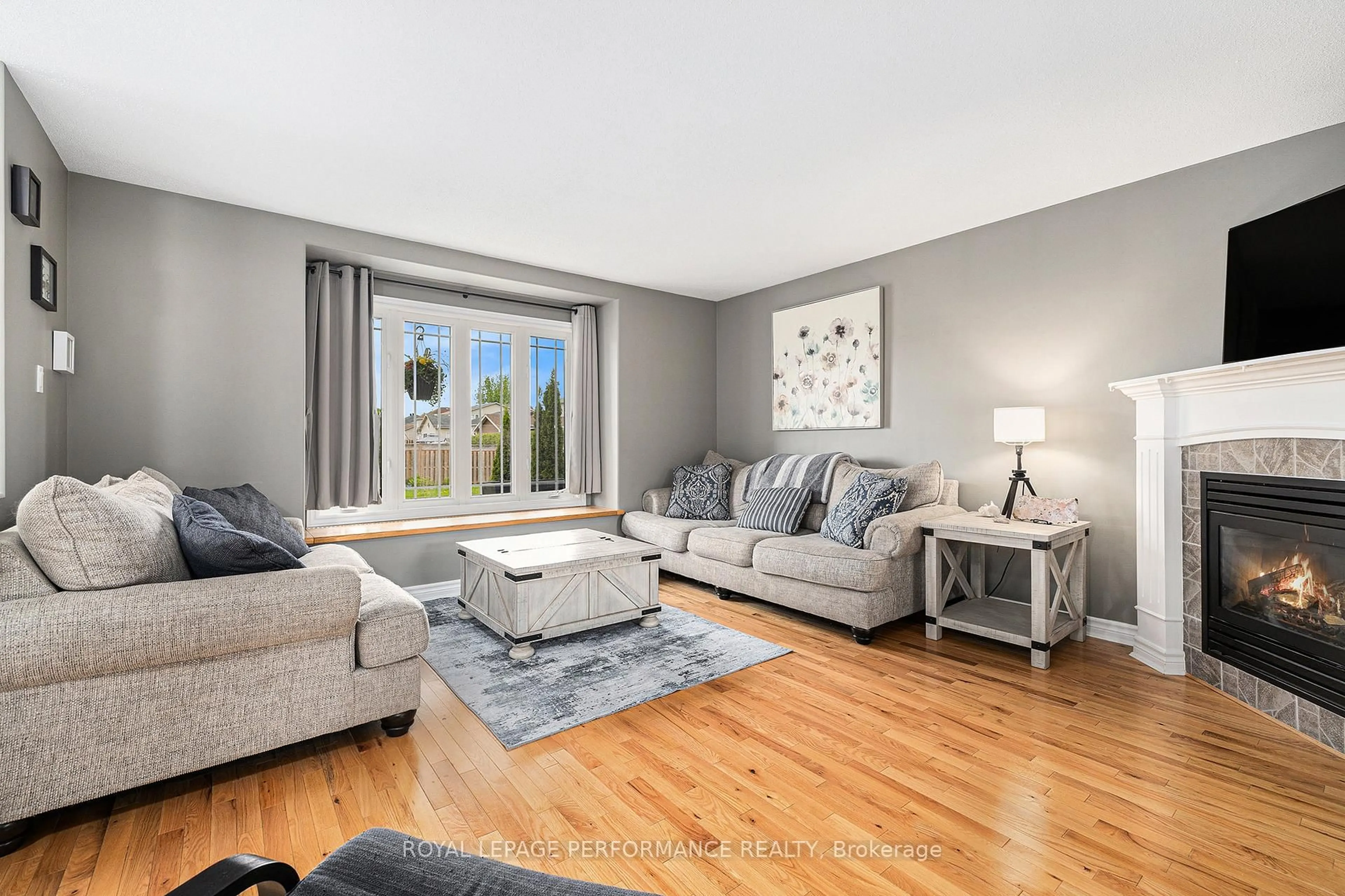 Living room with furniture, unknown for 160 Filion St, Russell Ontario K0A 1W0