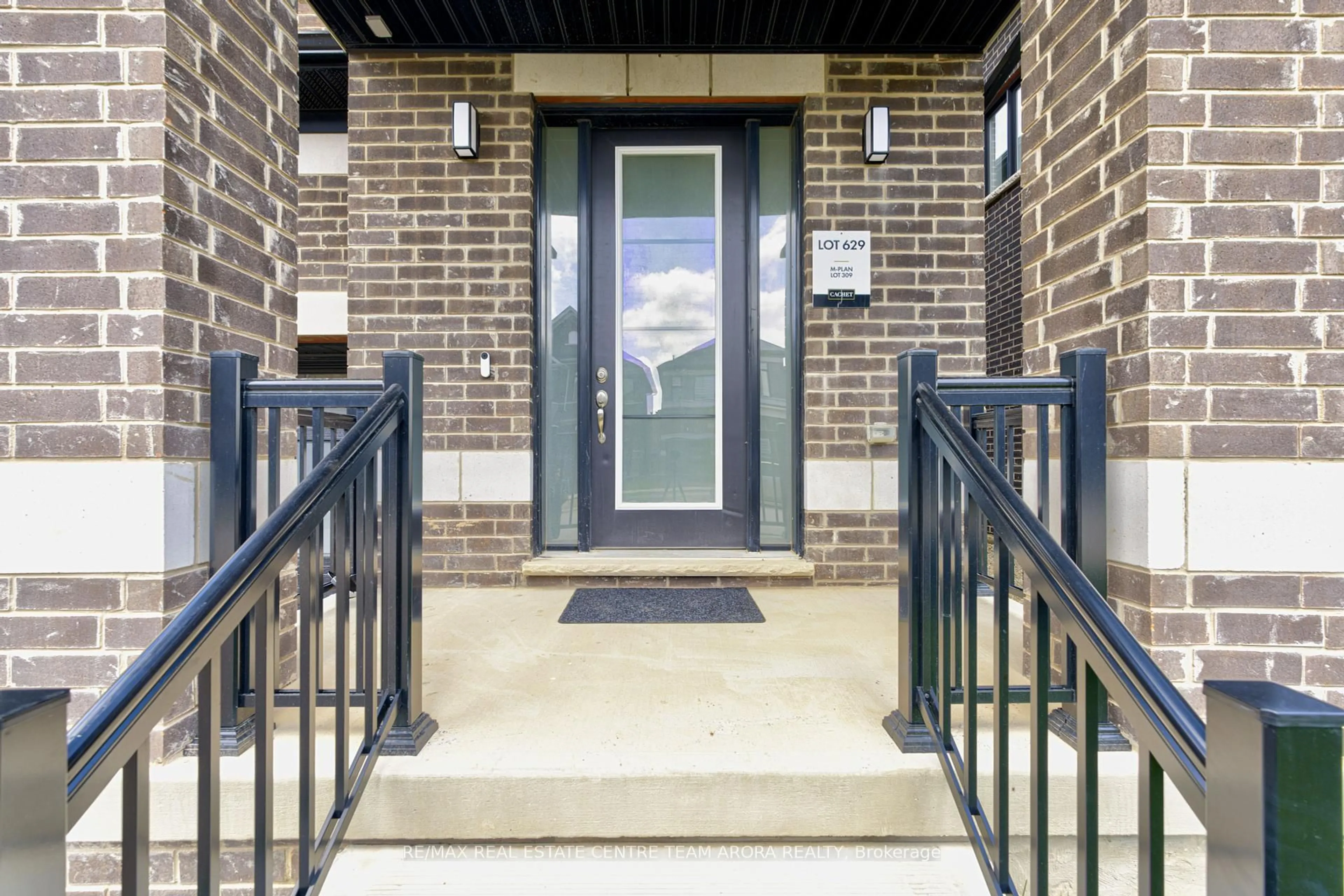 Indoor entryway for 16 Tyler Ave, Erin Ontario N0B 1T0