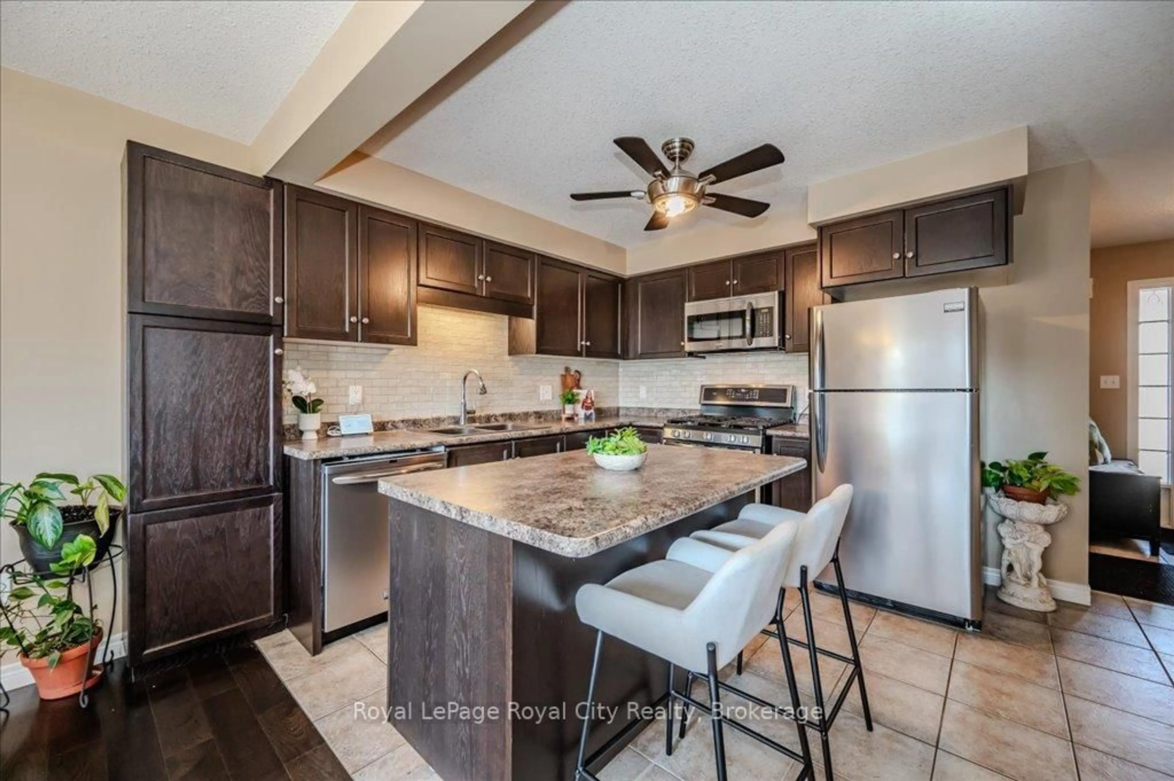 Open concept kitchen, ceramic/tile floor for 361 Arkell Rd #4, Guelph Ontario N1L 1E5