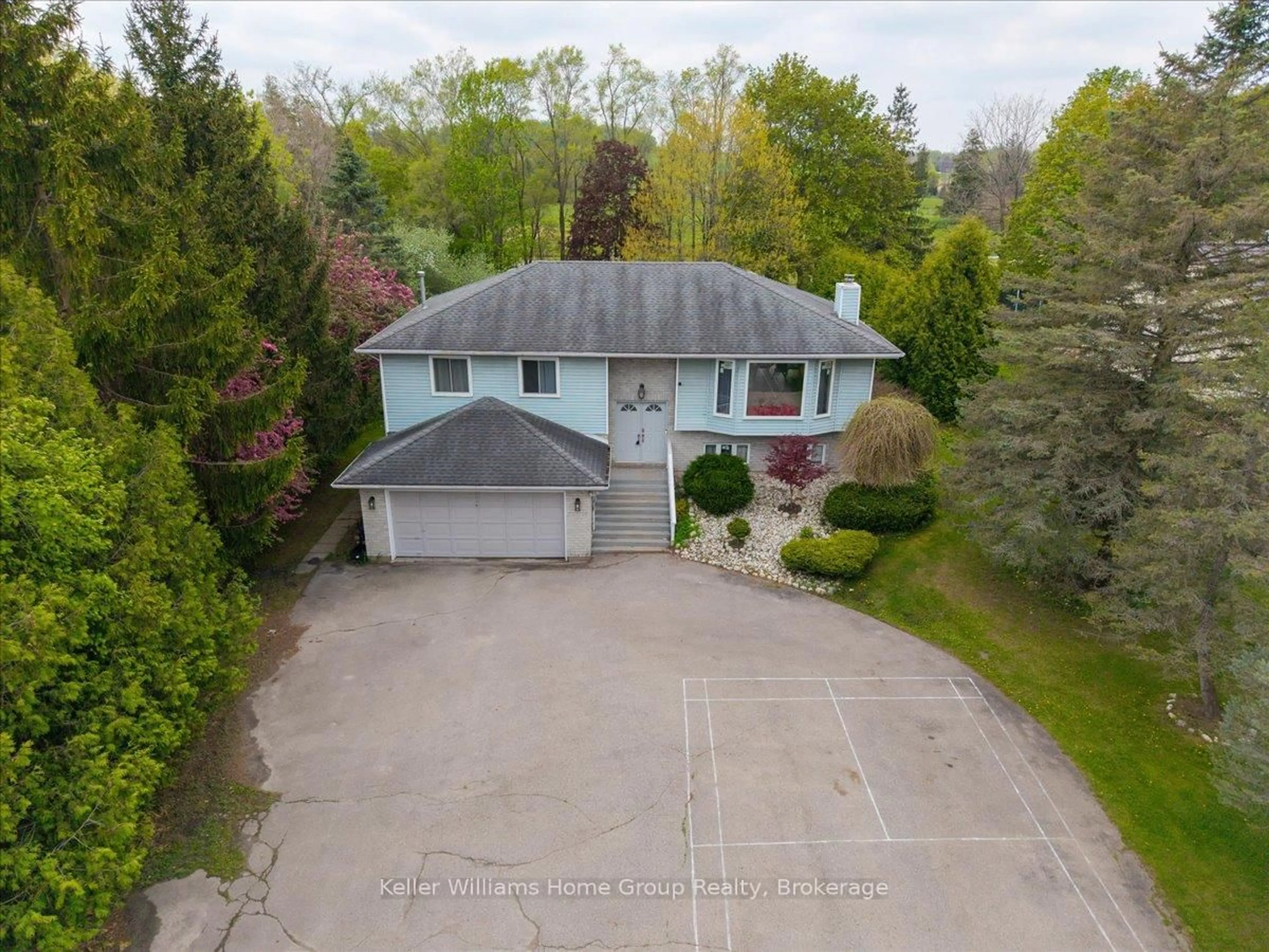 A pic from outside/outdoor area/front of a property/back of a property/a pic from drone, street for 11 Brock Rd, Puslinch Ontario N0B 2J0