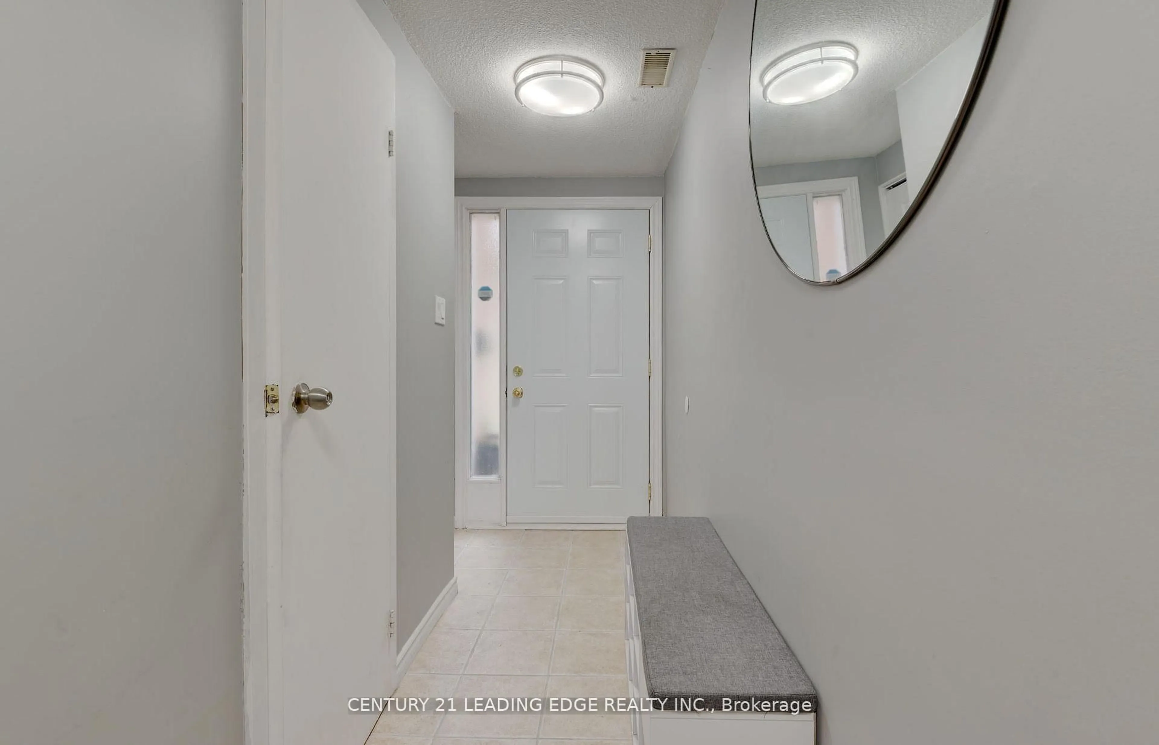 Indoor entryway for 11 Harrisford St #107, Hamilton Ontario L8K 6L7