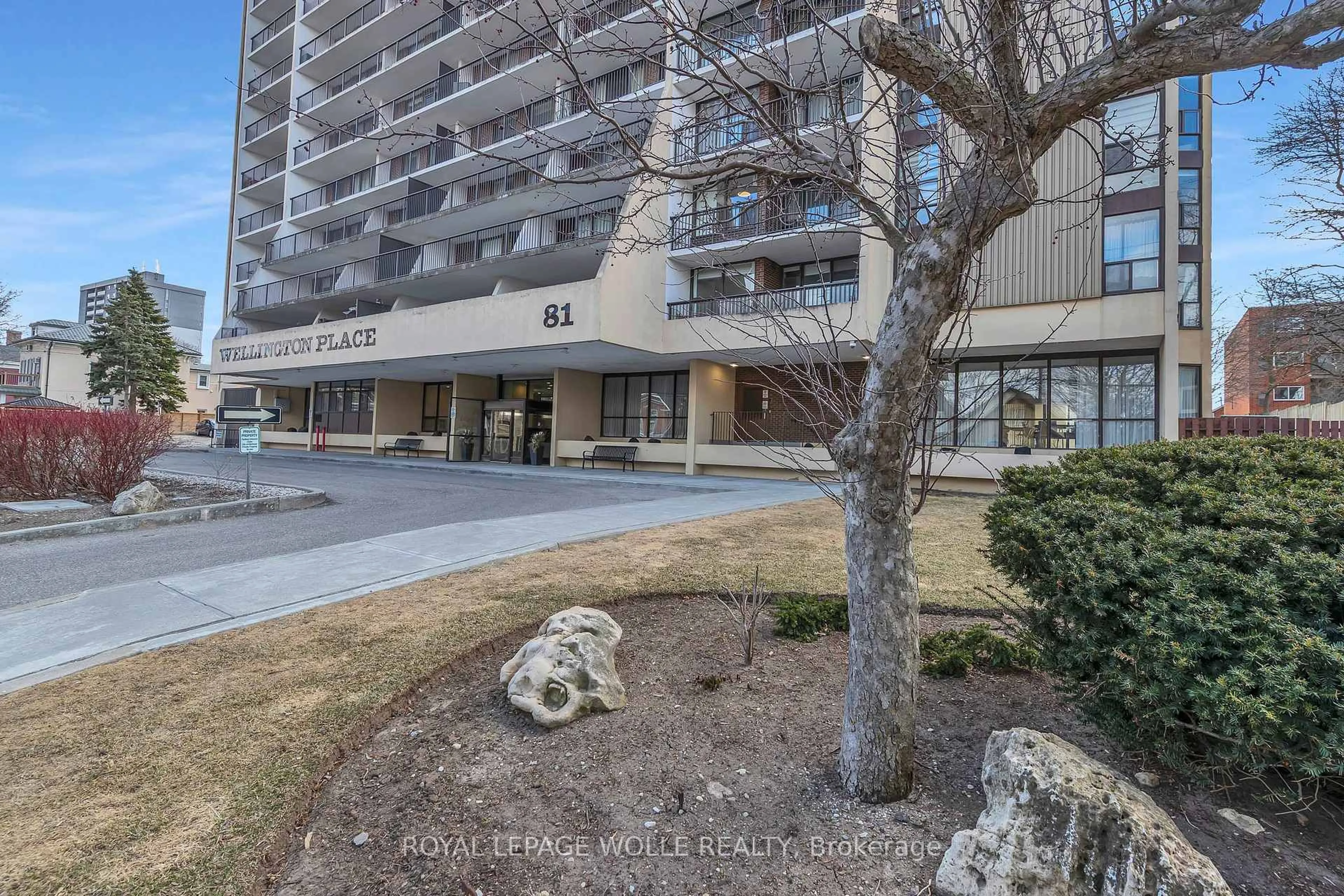 Patio, street for 81 Church St #702, Kitchener Ontario N2G 4M1