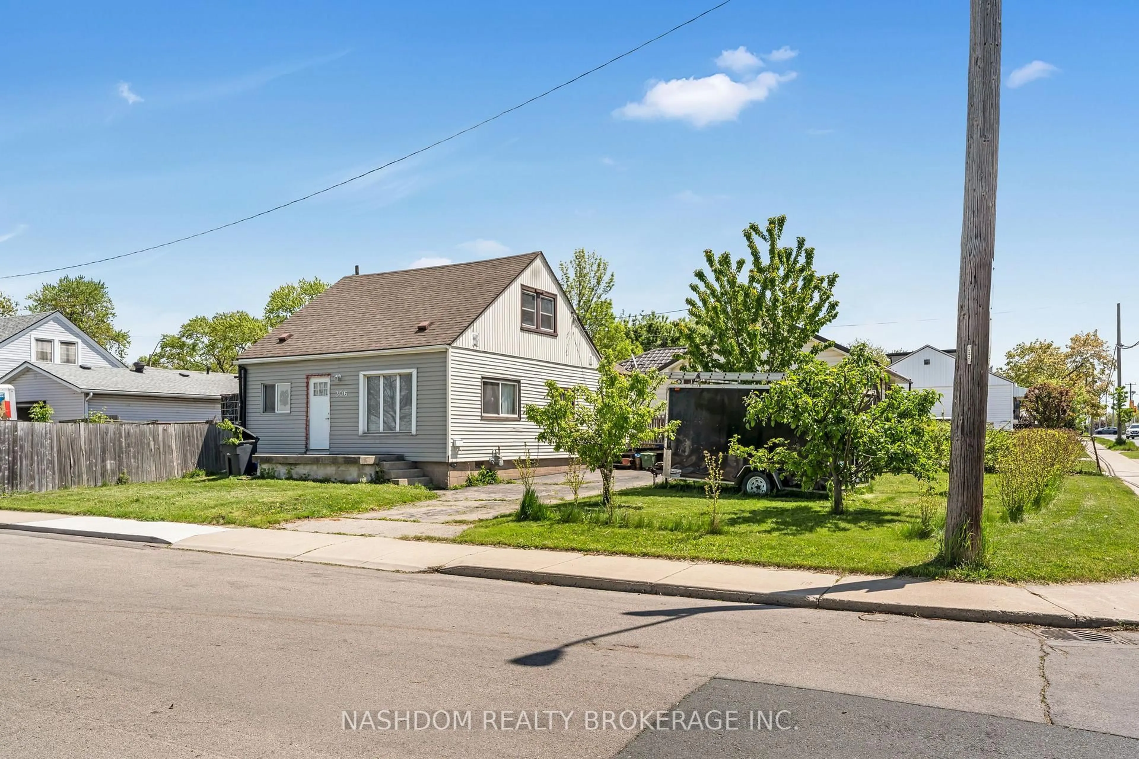 A pic from outside/outdoor area/front of a property/back of a property/a pic from drone, street for 306 Adeline Ave, Hamilton Ontario L8H 5V4