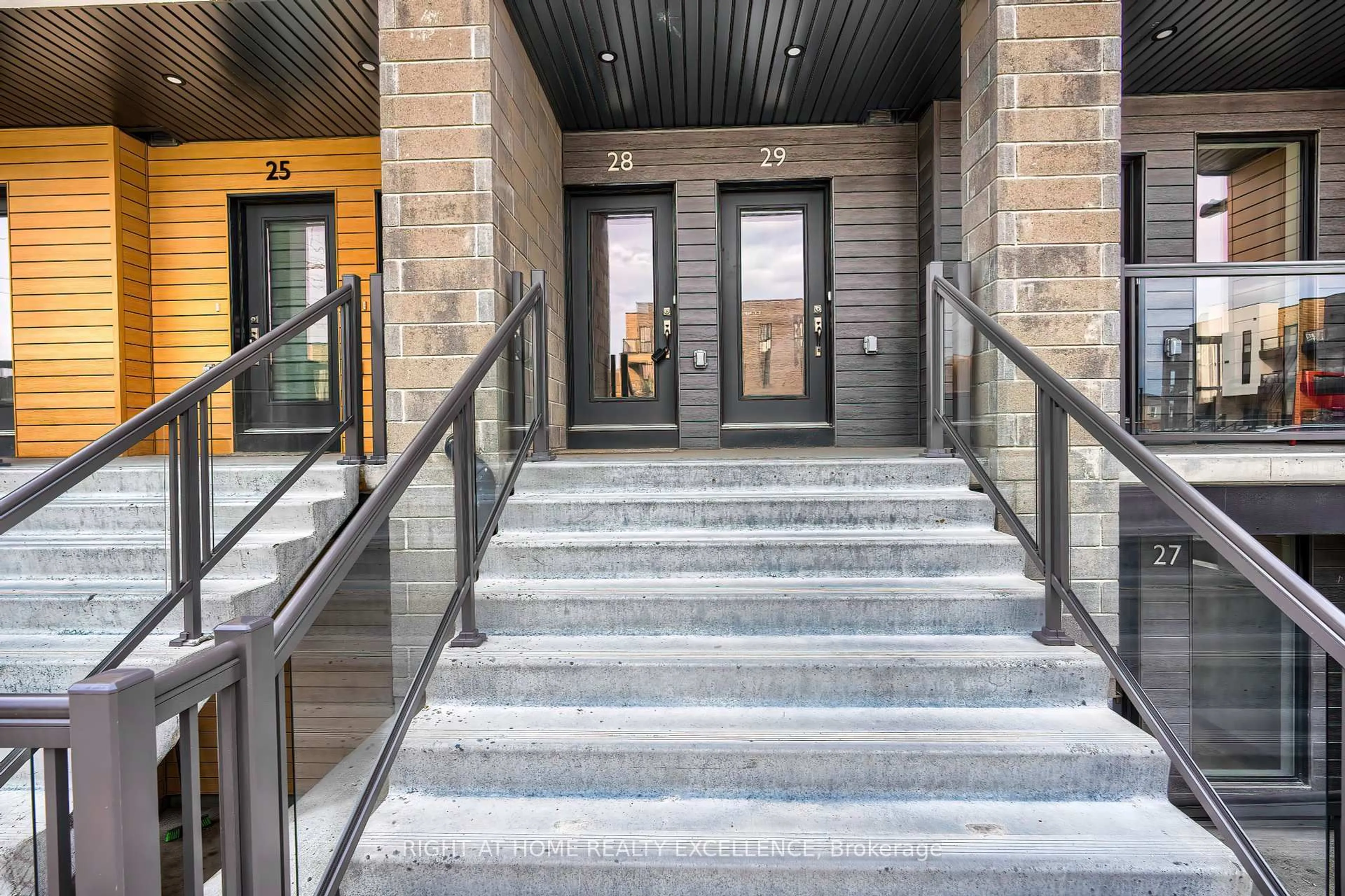 Indoor foyer for 261 Woodbine Ave #28, Kitchener Ontario N2R 0S7