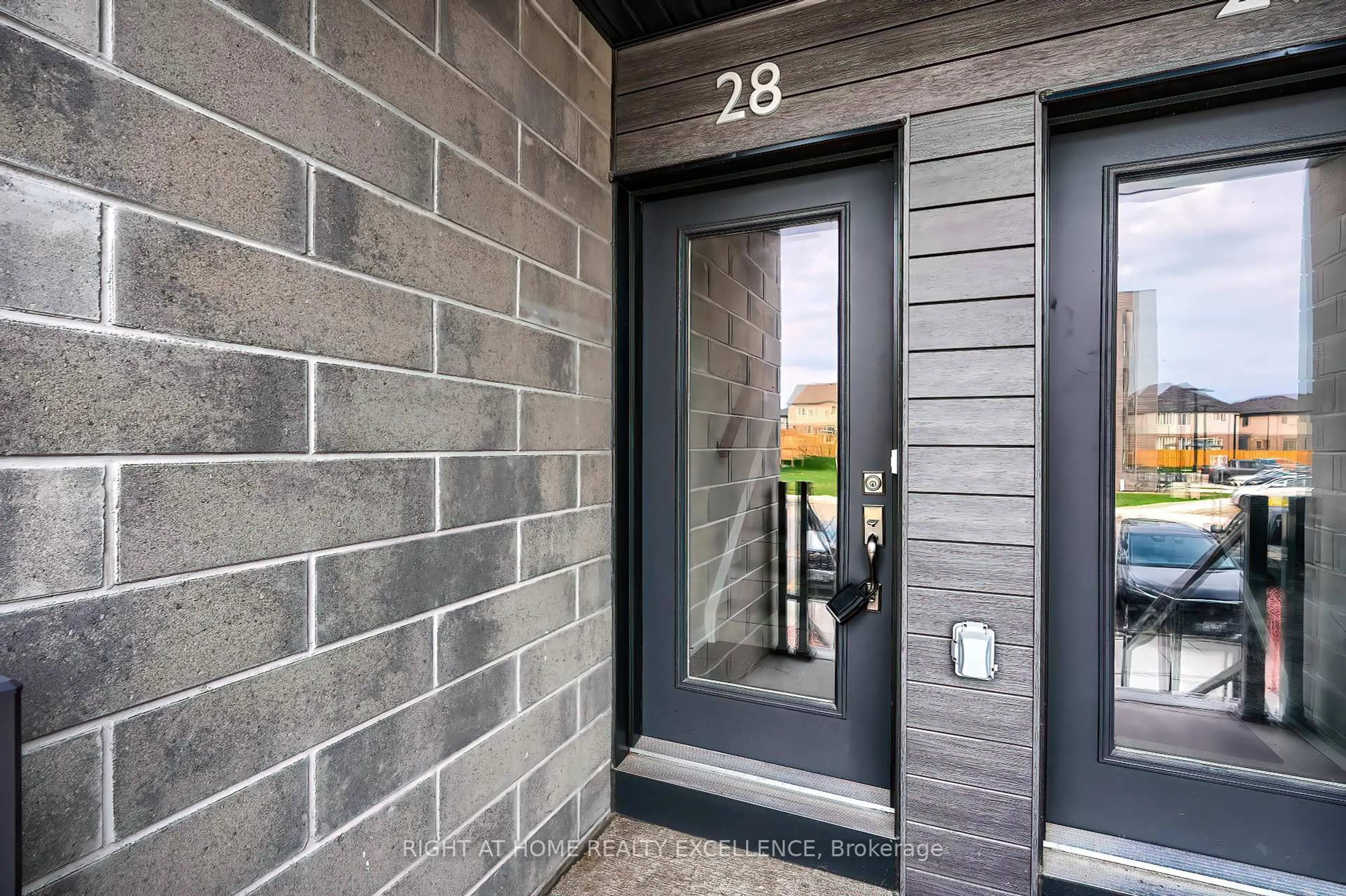 Indoor entryway for 261 Woodbine Ave #28, Kitchener Ontario N2R 0S7