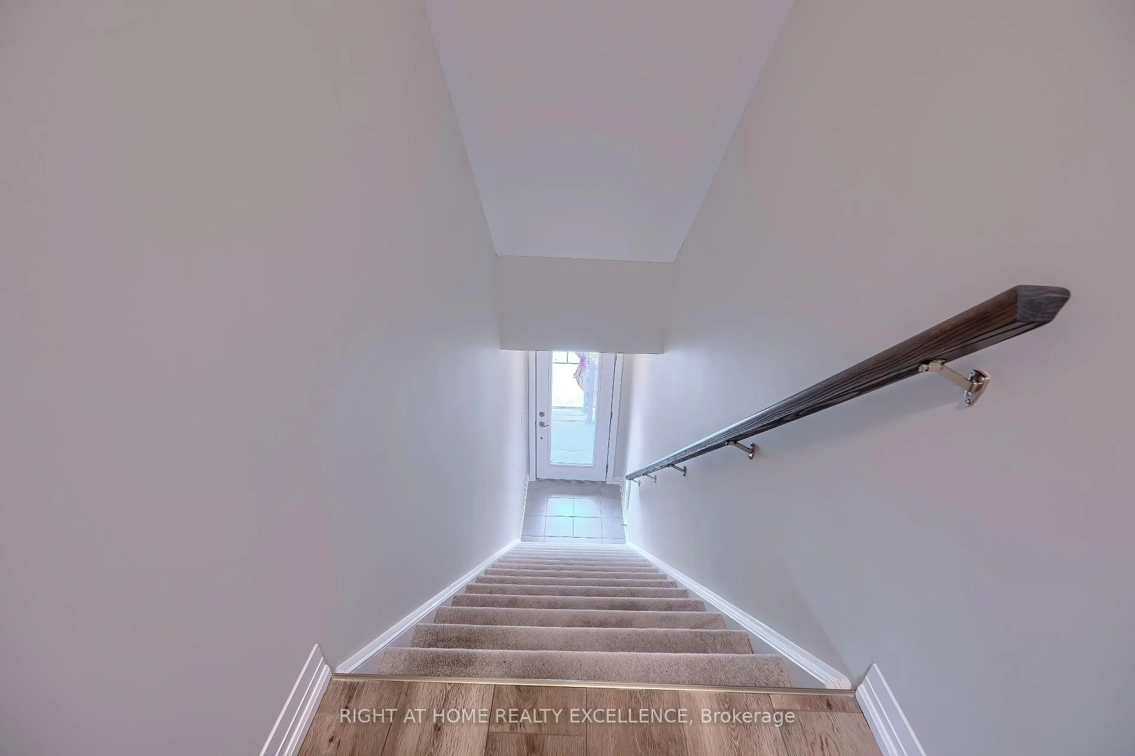 Stairs for 261 Woodbine Ave #28, Kitchener Ontario N2R 0S7
