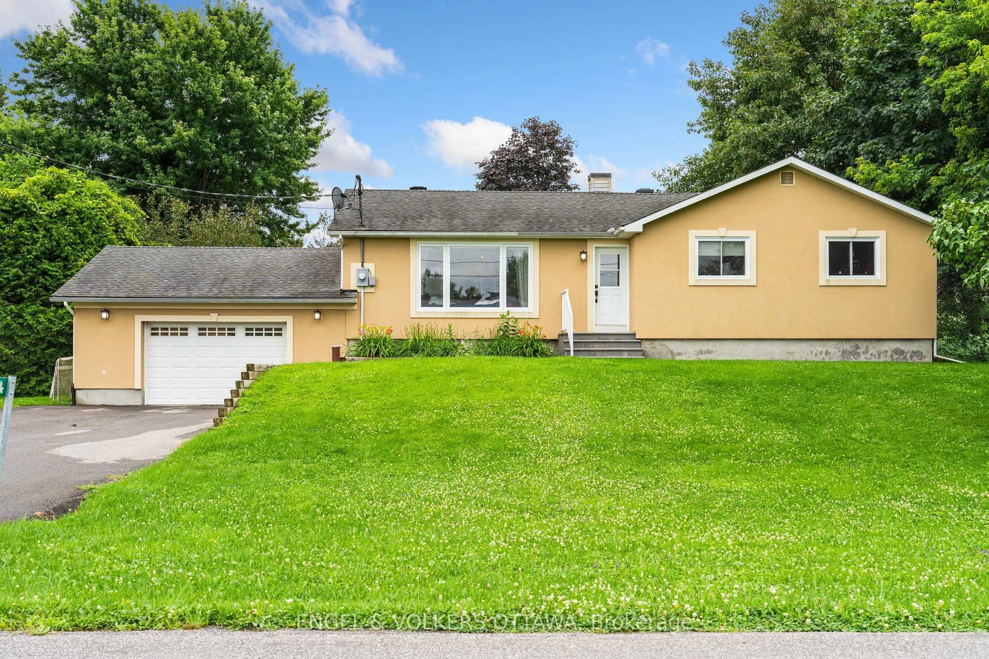 Home with vinyl exterior material, street for 5 Murphy Crt, Kanata Ontario K2W 1B7