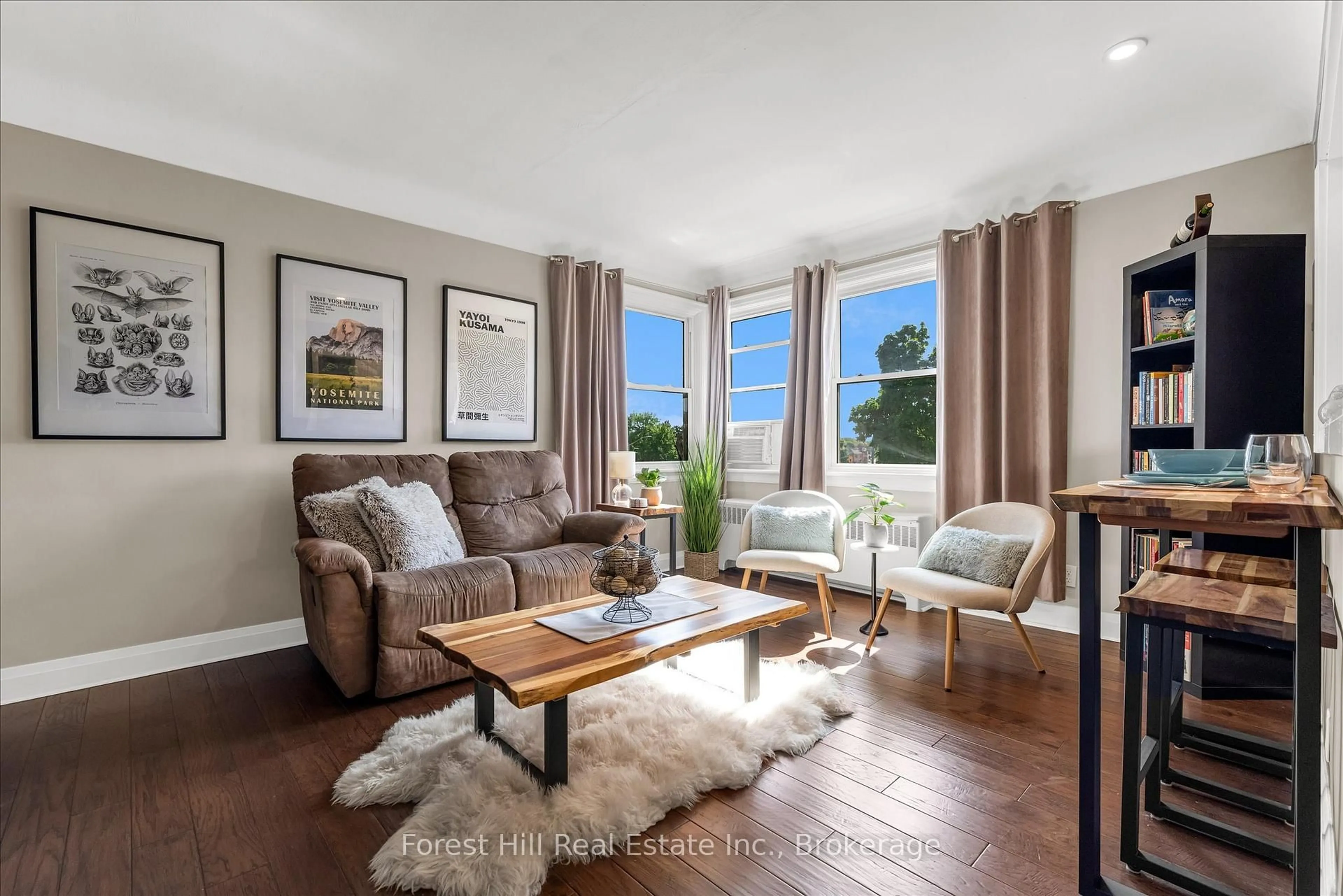 Living room with furniture, wood/laminate floor for 2 Stroud Rd #5, Hamilton Ontario L8S 1Z6