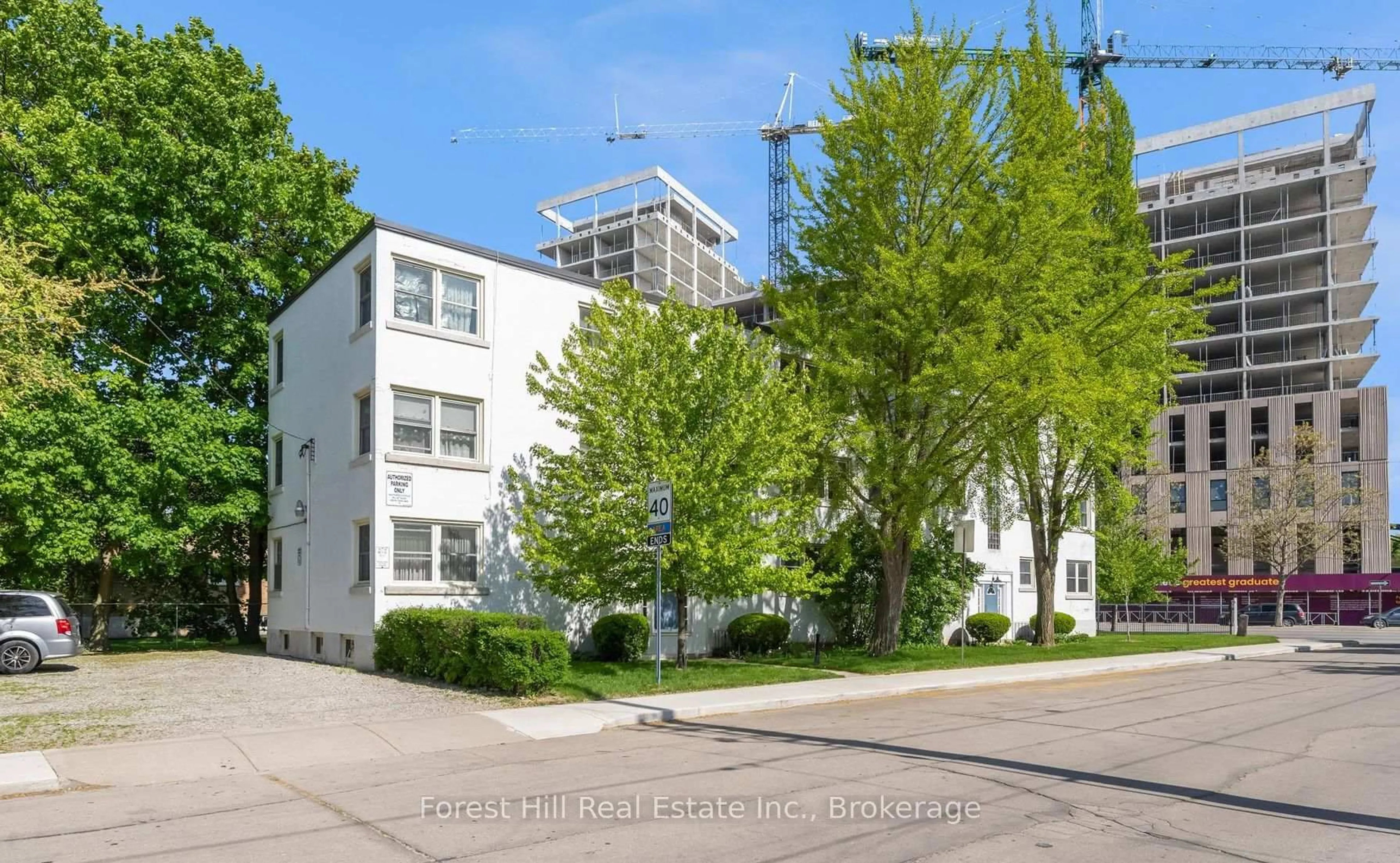 Patio, street for 2 Stroud Rd #5, Hamilton Ontario L8S 1Z6
