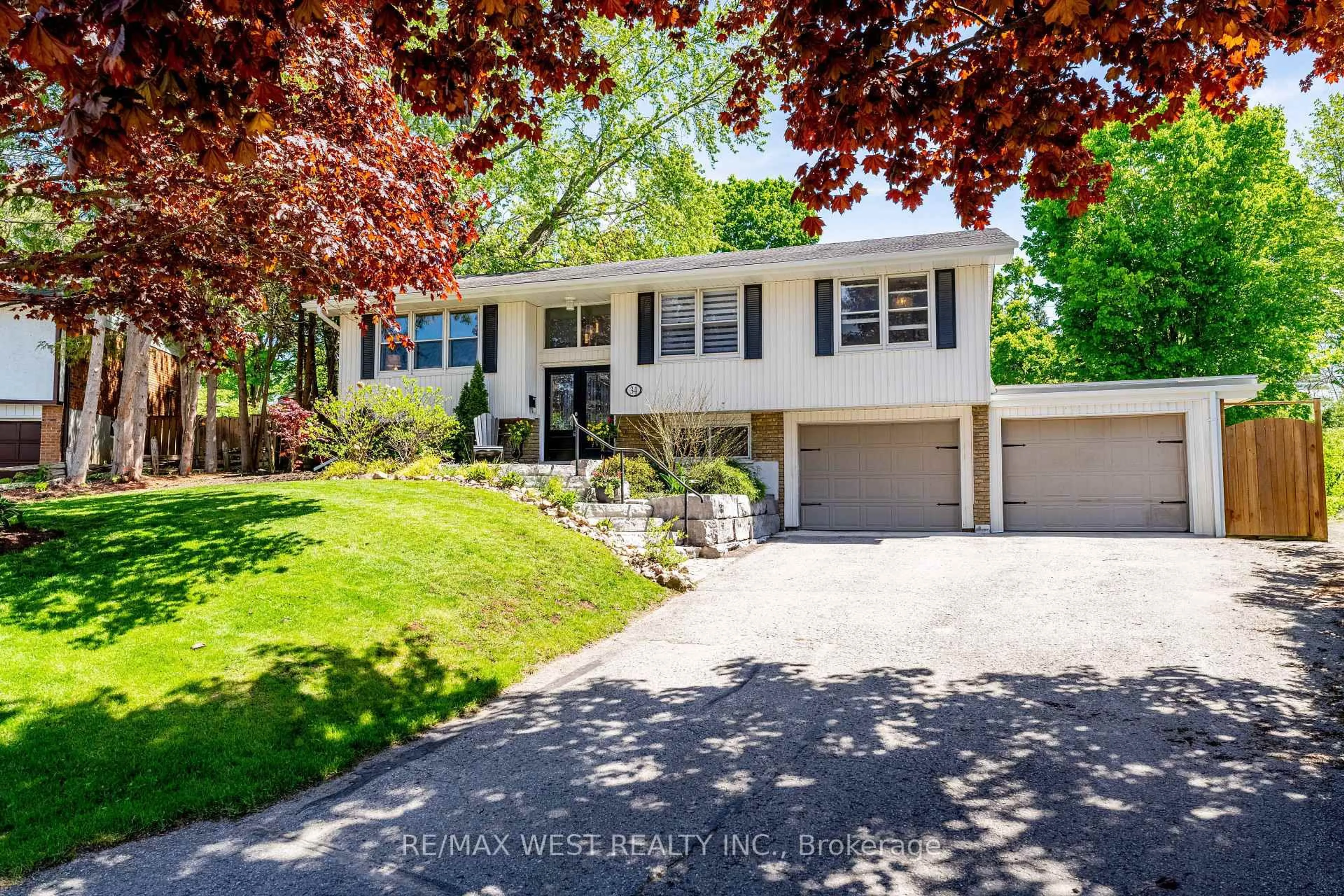 Home with vinyl exterior material, street for 34 Parr Tr, Smith-Ennismore-Lakefield Ontario K0L 2H0
