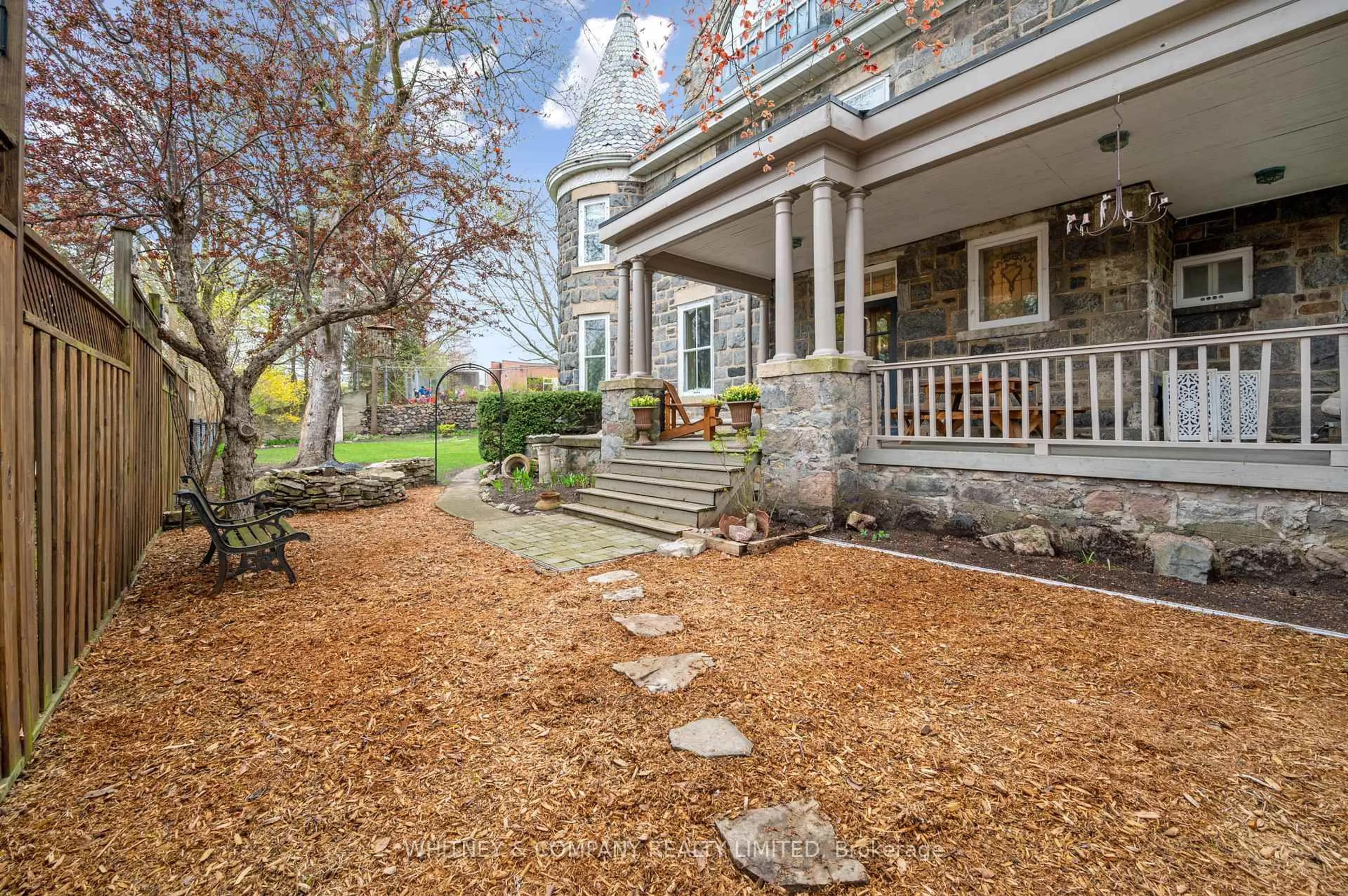 Patio, street for 54 Bruce St, Cambridge Ontario N1R 2E3