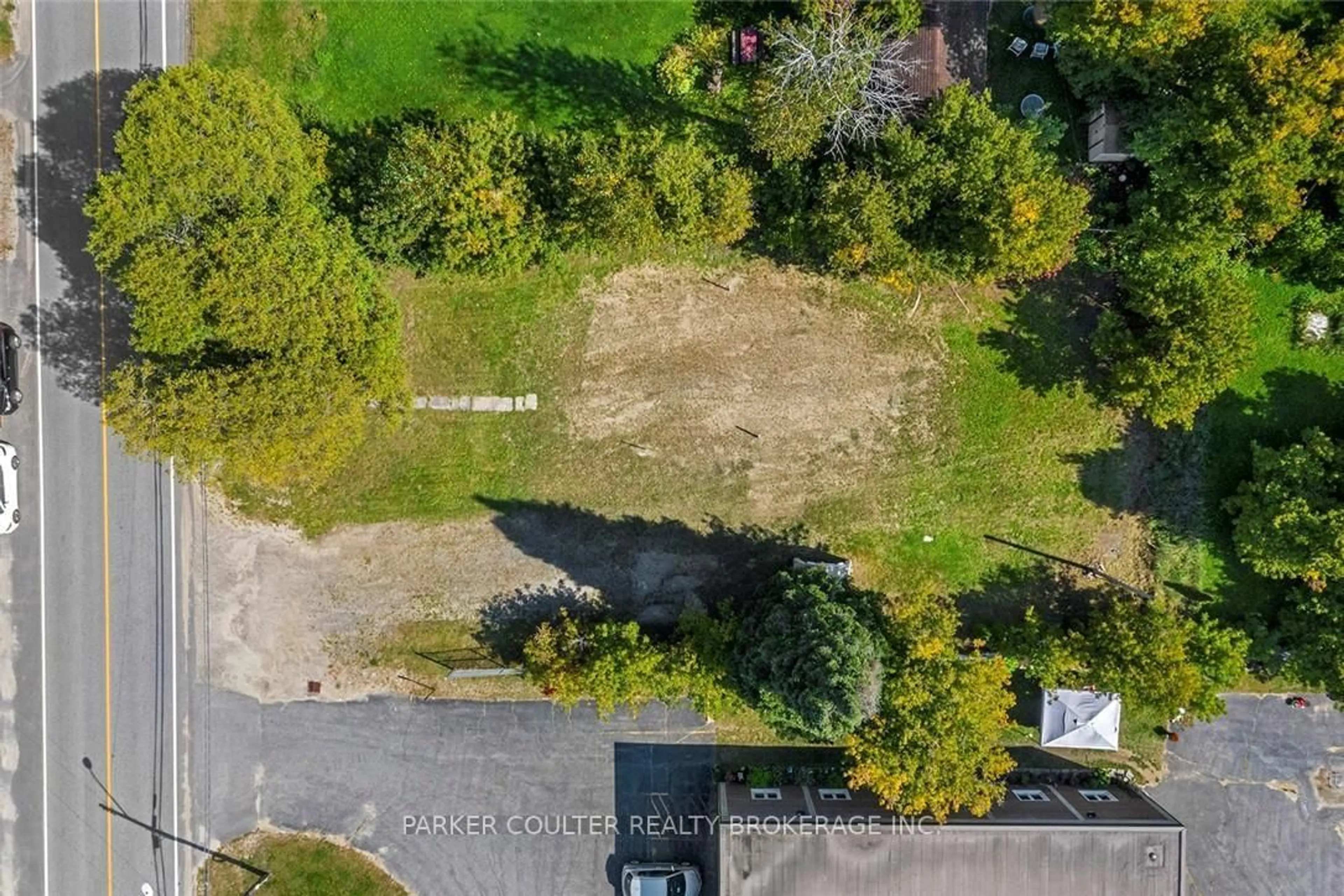 A pic from outside/outdoor area/front of a property/back of a property/a pic from drone, street for 196 Yonge St, Burk's Falls Ontario P0A 1C0
