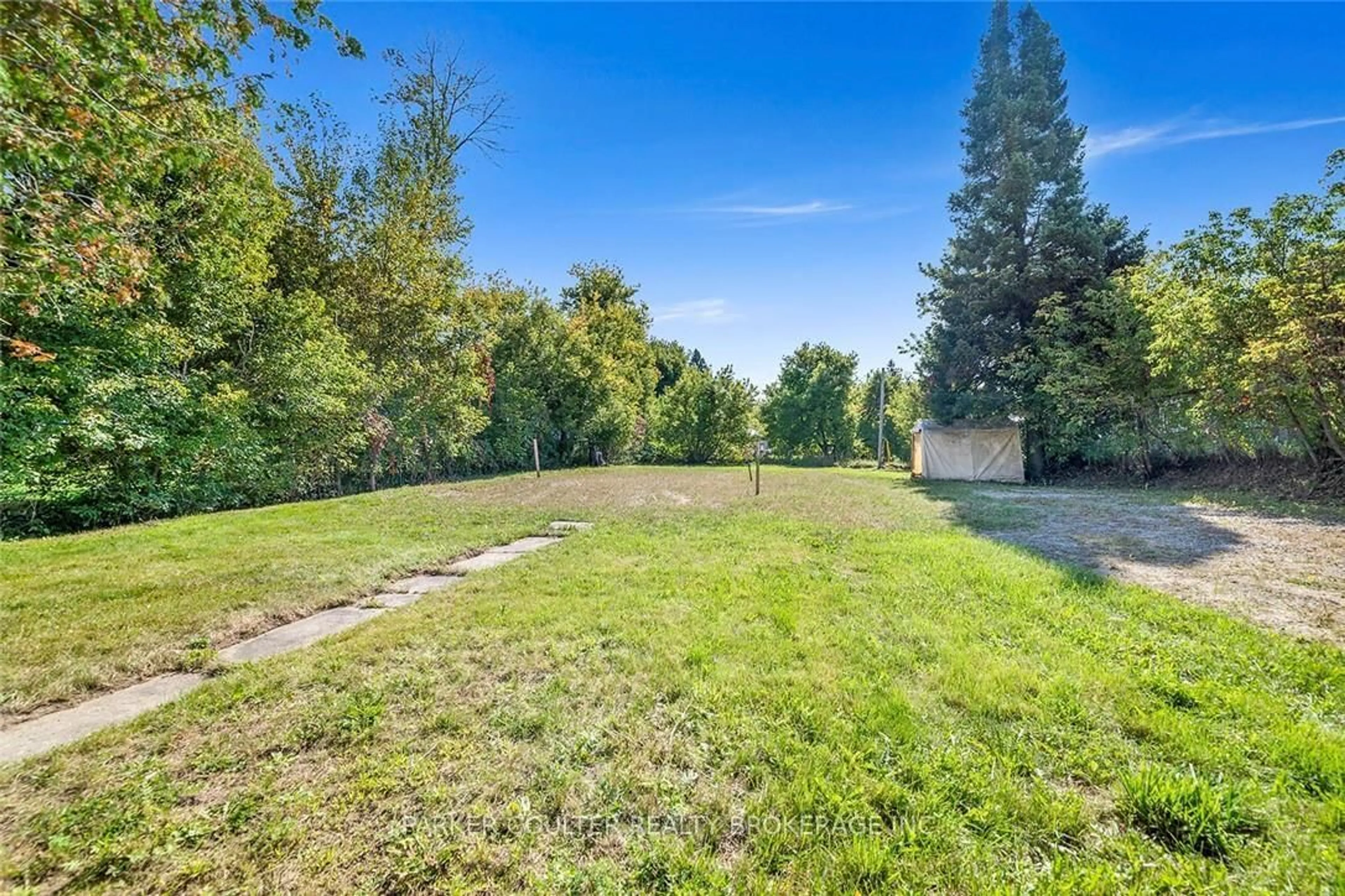 A pic from outside/outdoor area/front of a property/back of a property/a pic from drone, forest/trees view for 196 Yonge St, Burk's Falls Ontario P0A 1C0