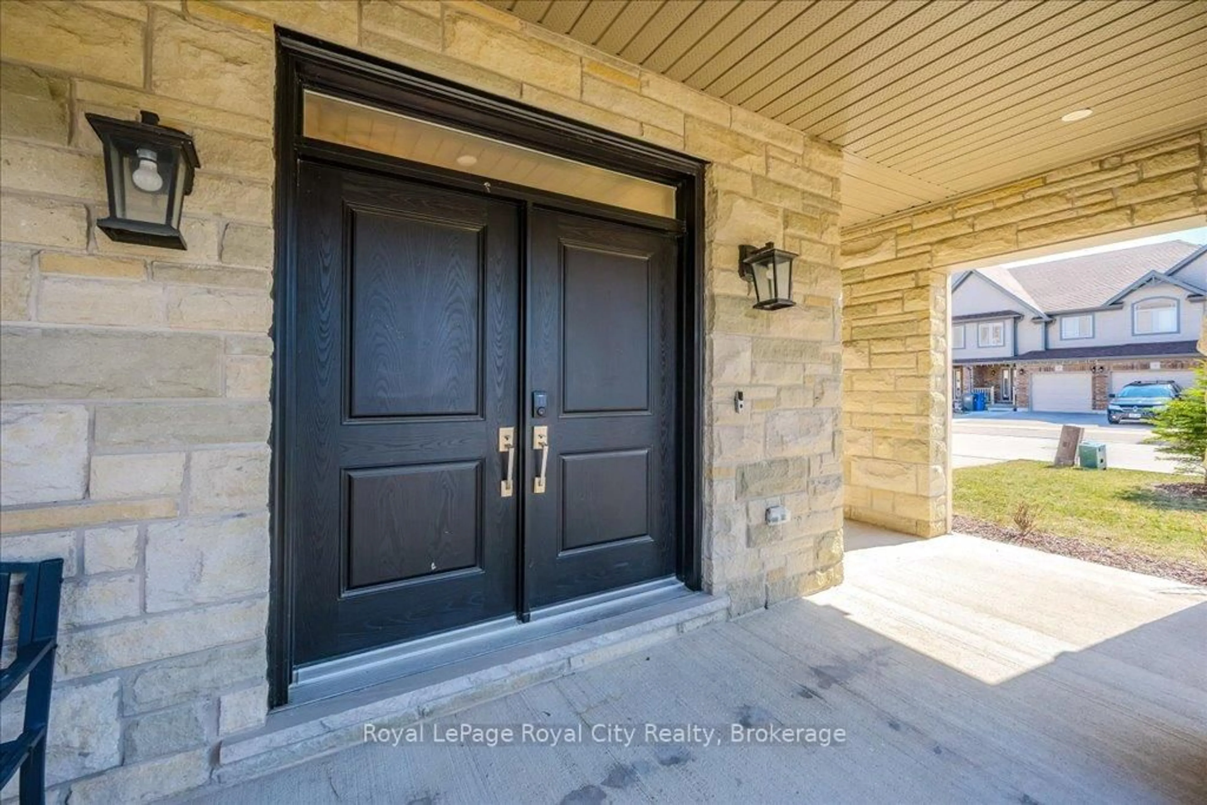 Indoor entryway for 10 Mussen St, Guelph Ontario N1E 0K3