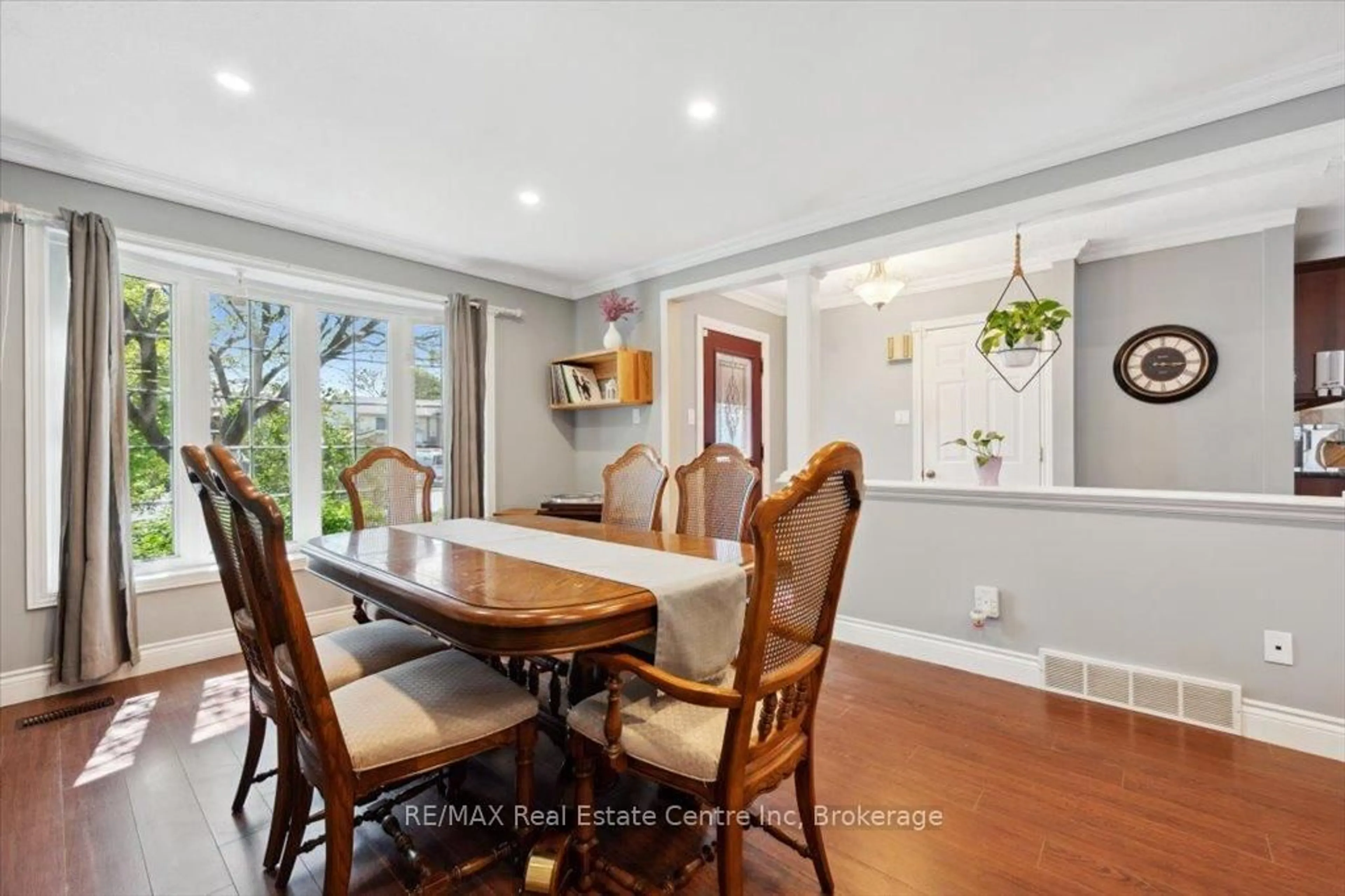 Dining room, unknown for 9 PAULINE Pl, Guelph Ontario N1H 7P3
