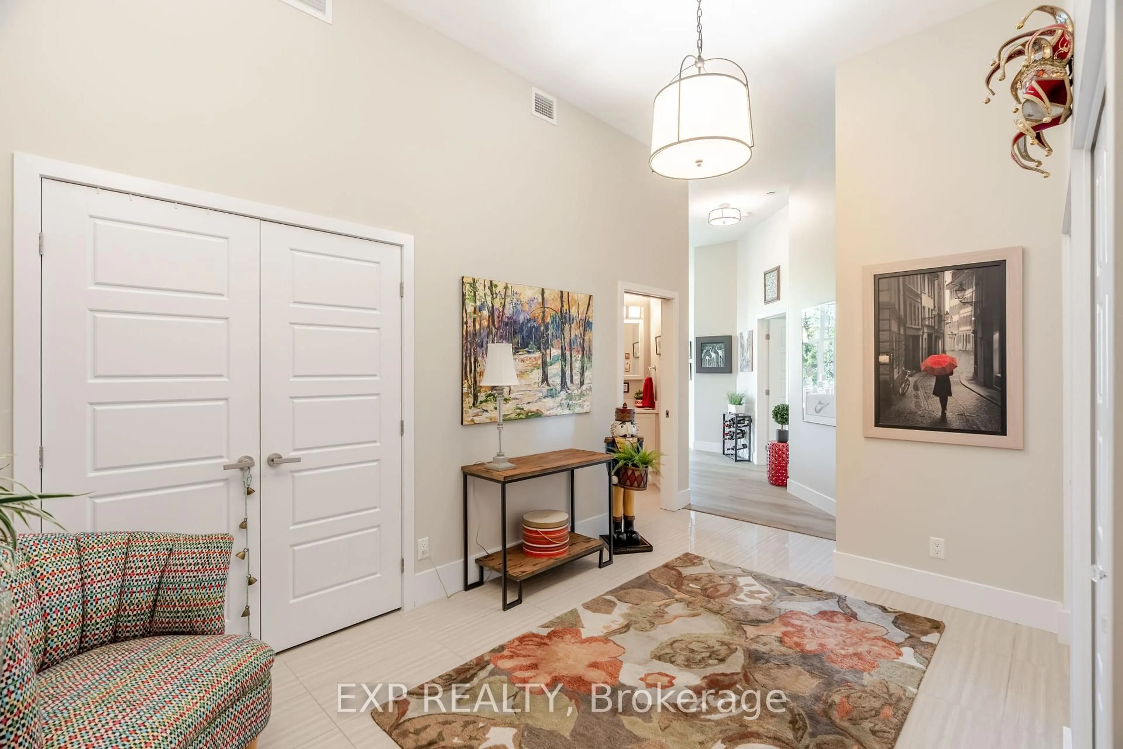 Indoor entryway for 330 Titan Private #101, Ottawa Ontario K2G 1G3