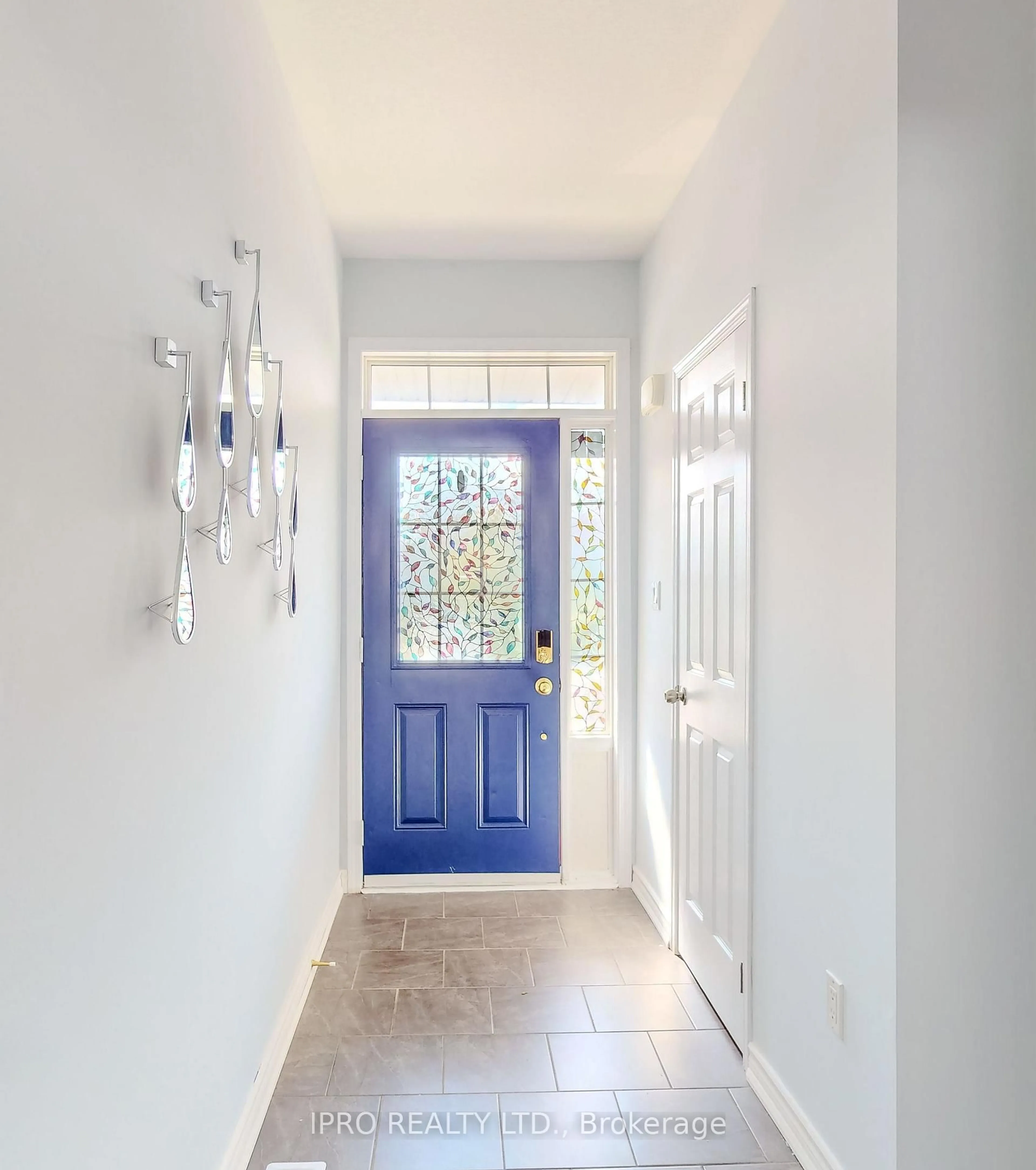 Indoor entryway for 21 Diana Ave #90, Brantford Ontario N3T 0G7