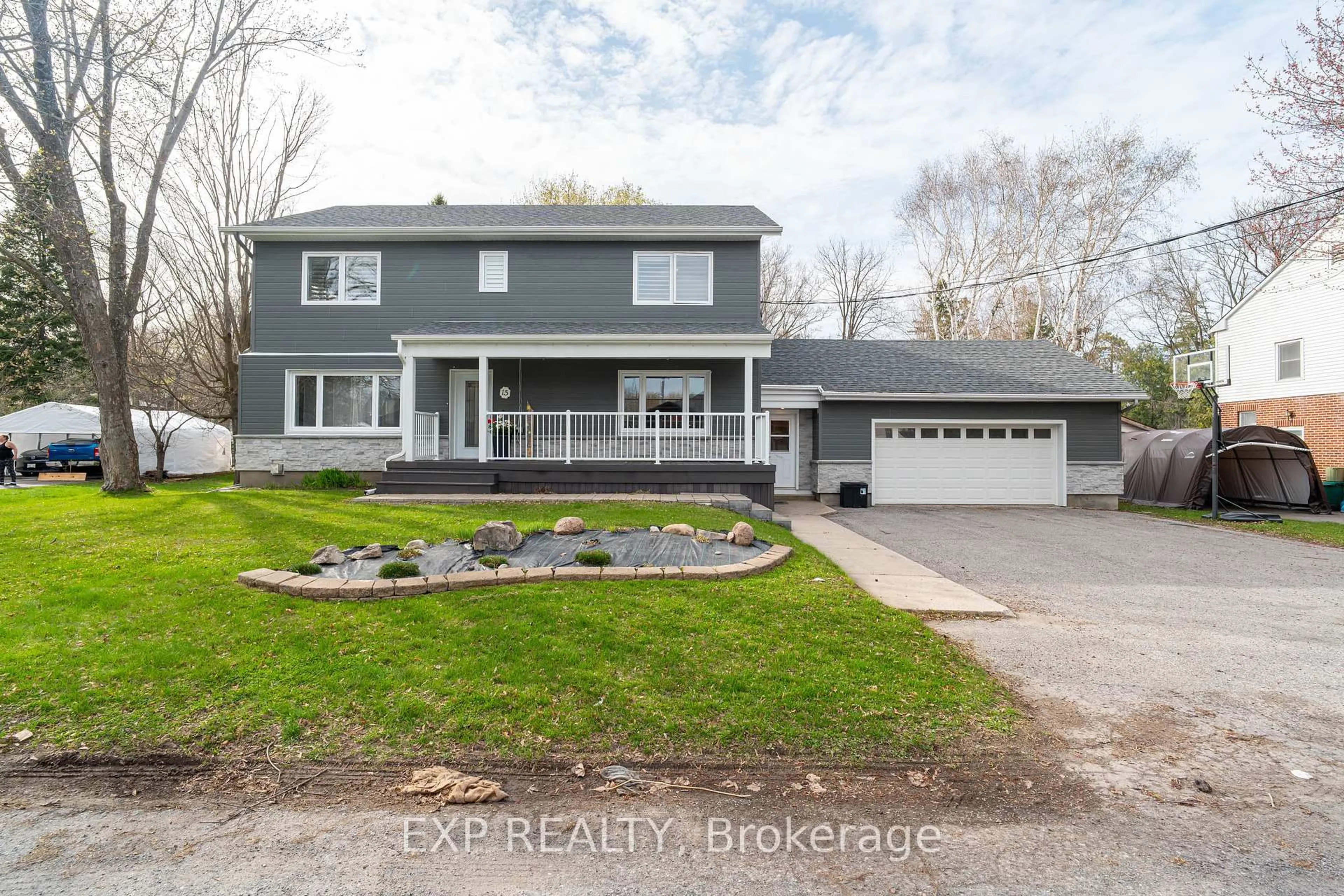 Home with vinyl exterior material, street for 15 Manchester St, Stittsville Ontario K2S 0R8