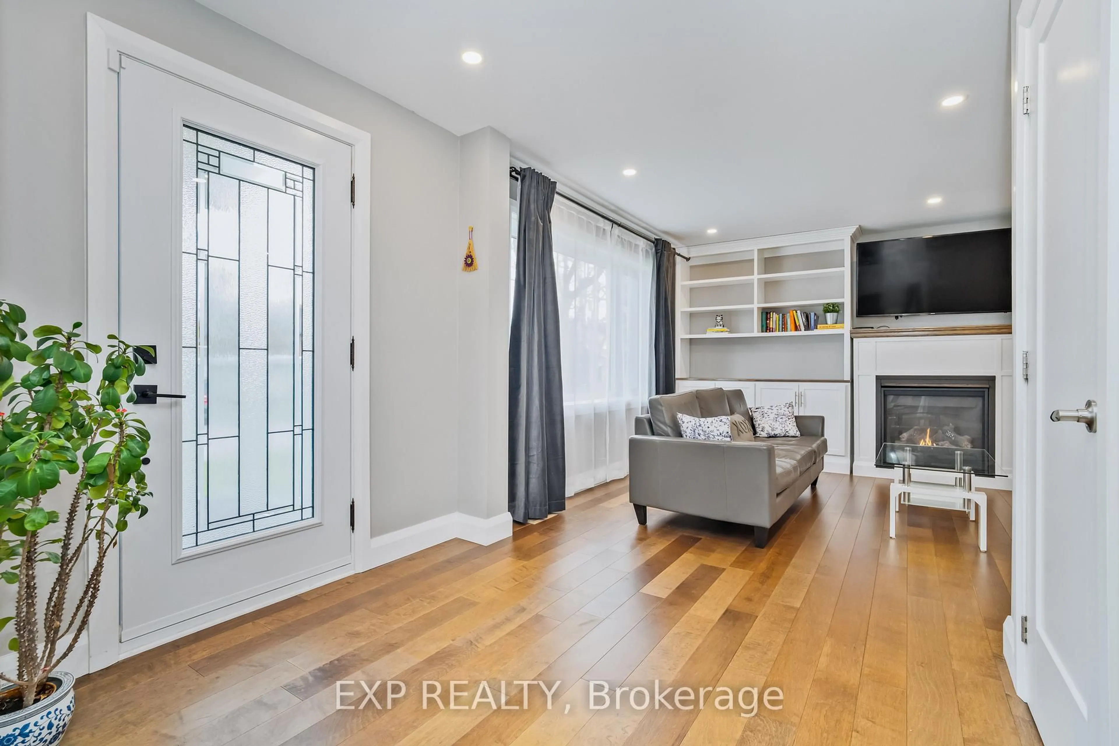 Unknown for 15 Manchester St, Stittsville Ontario K2S 0R8