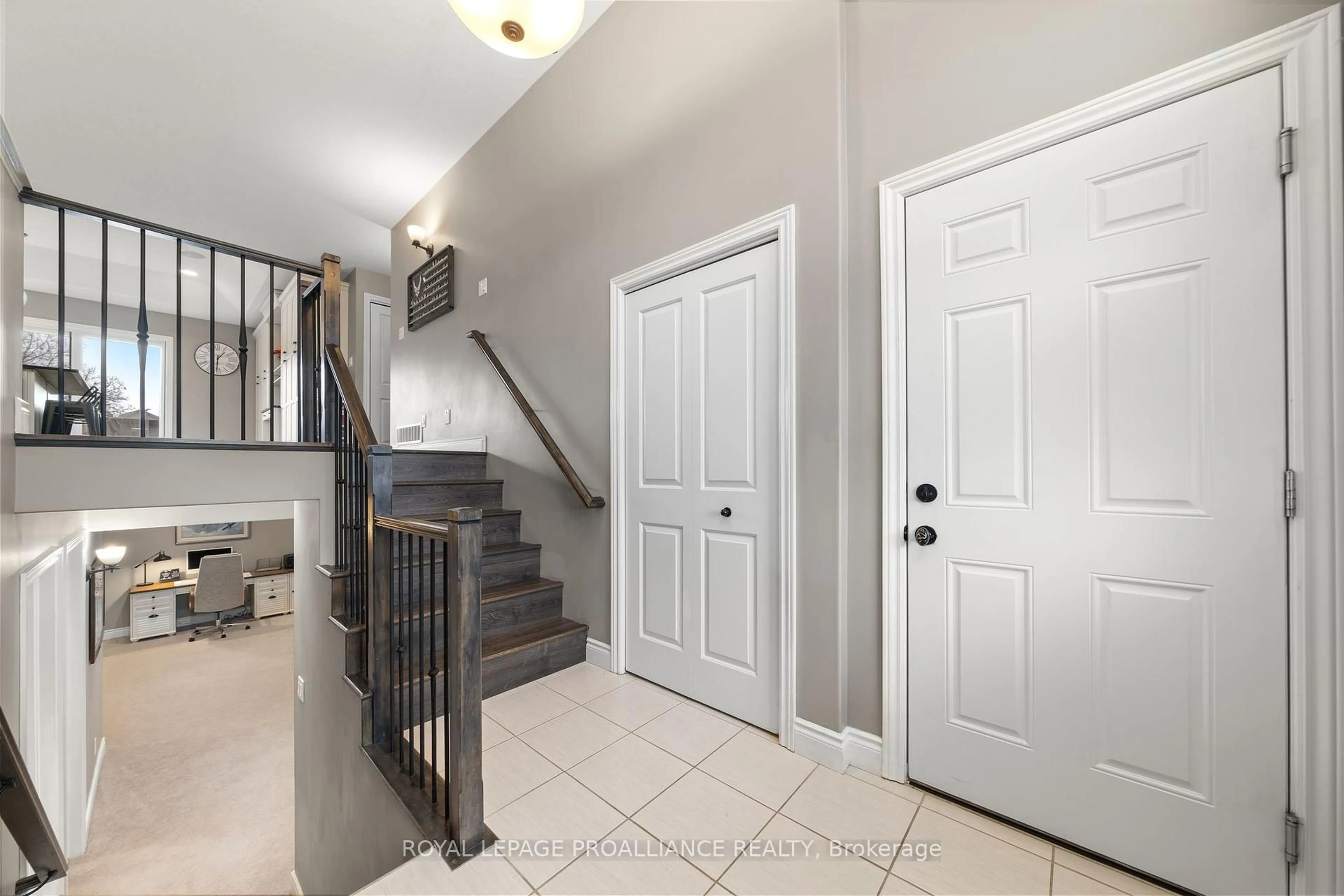 Indoor entryway for 23 Freedom Cres, Quinte West Ontario K8V 0C1