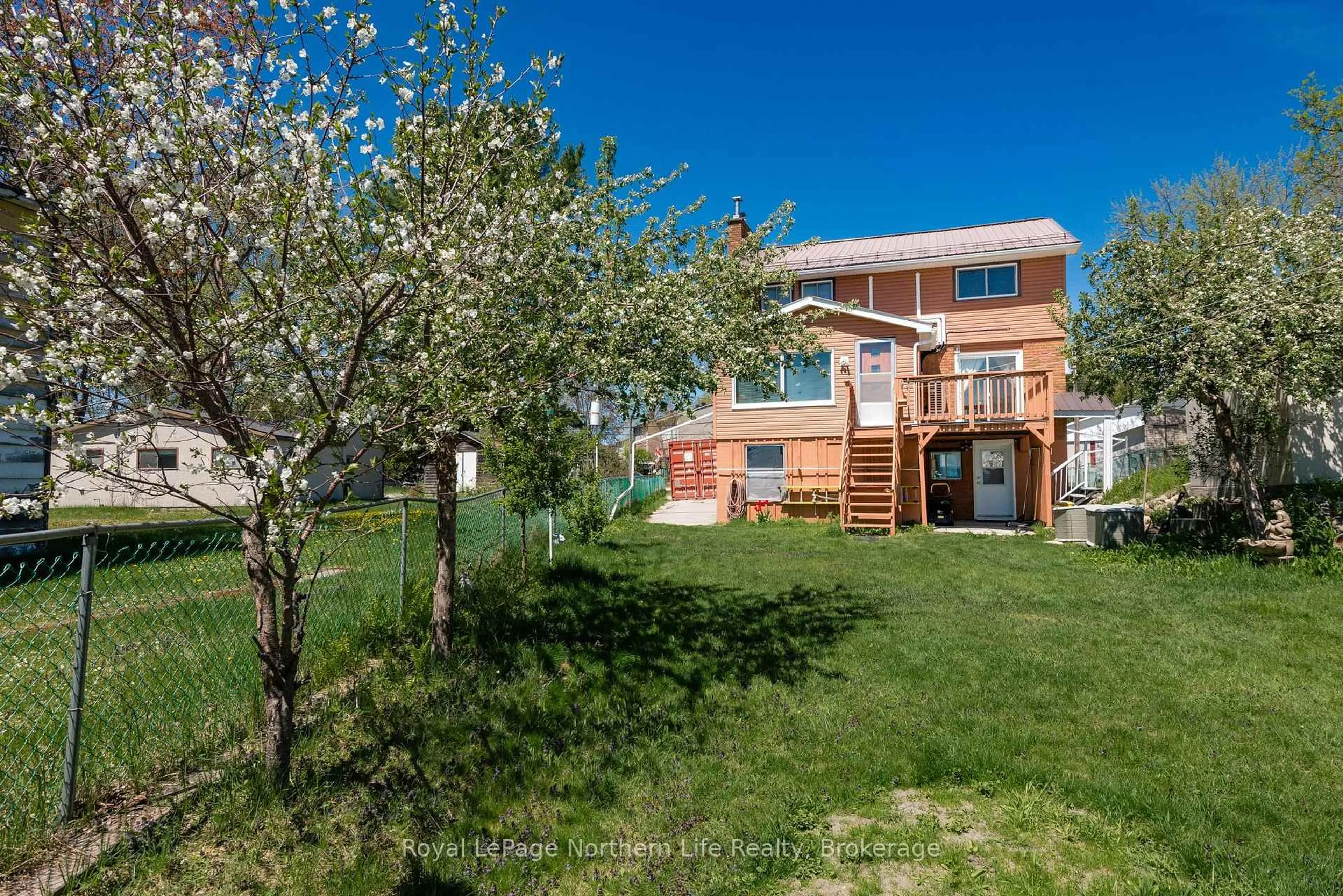 A pic from outside/outdoor area/front of a property/back of a property/a pic from drone, street for 653 Lakeshore Dr, North Bay Ontario P1A 2G1