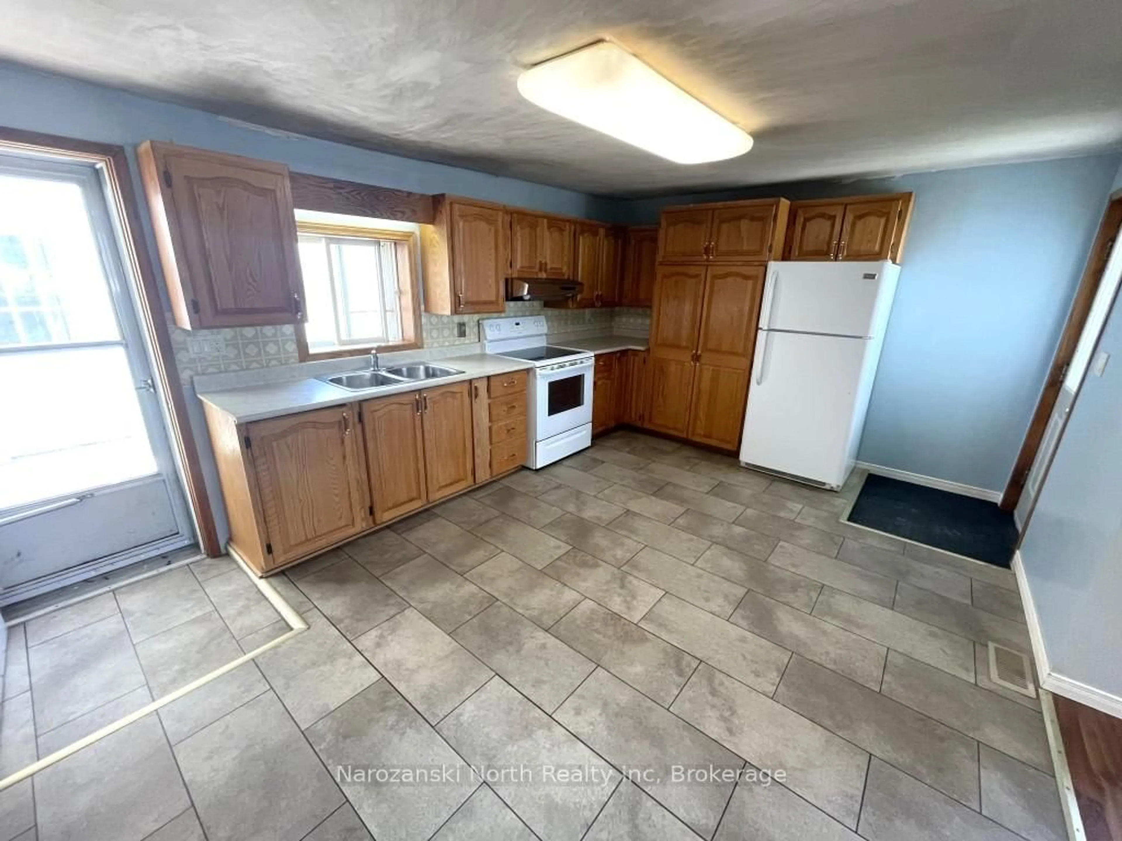 Standard kitchen, unknown for 172 Parker St, West Nipissing Ontario P2B 1L3