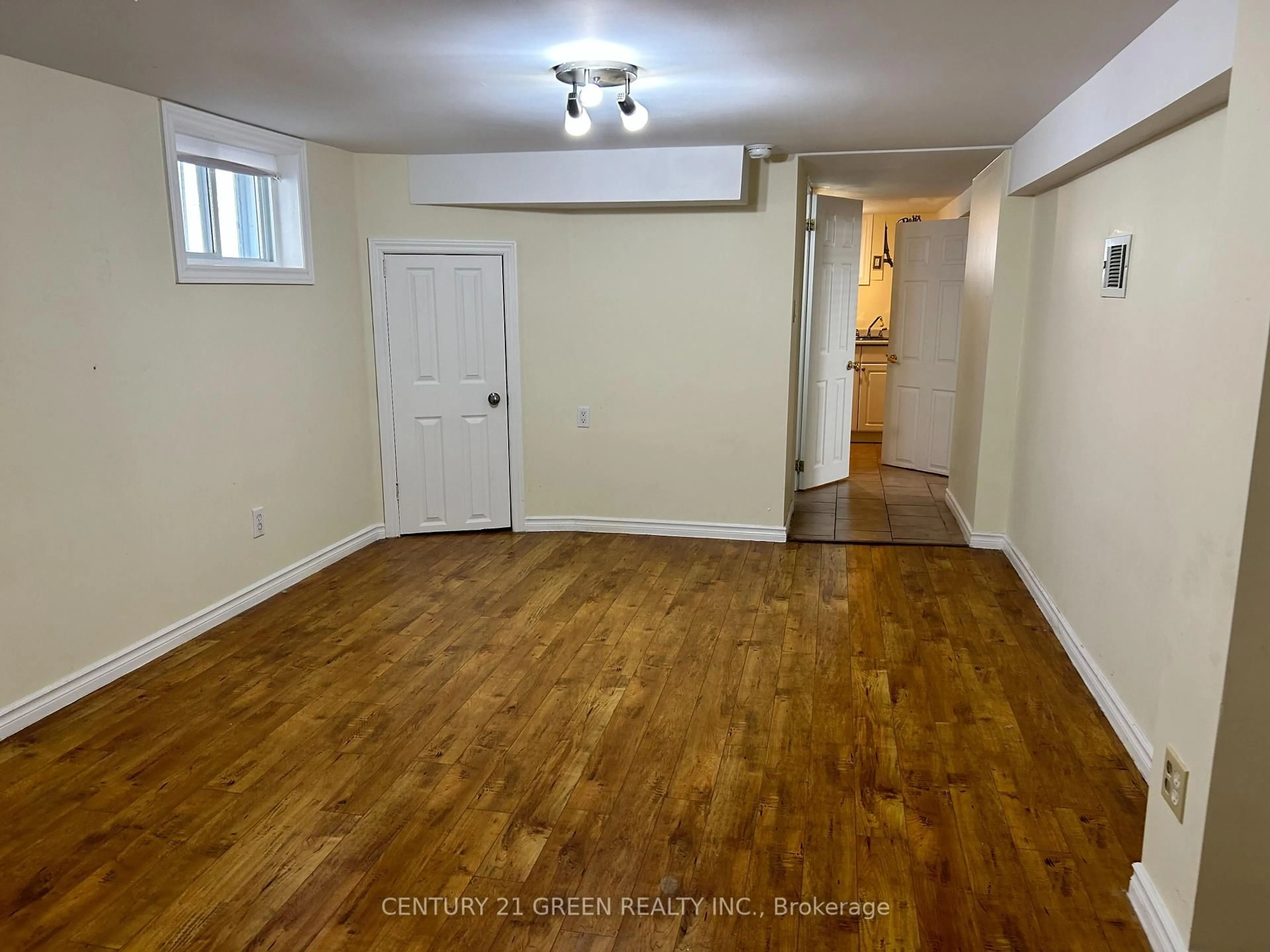 A pic of a room for 100 Reid Ave, Hamilton Ontario L8K 3V1