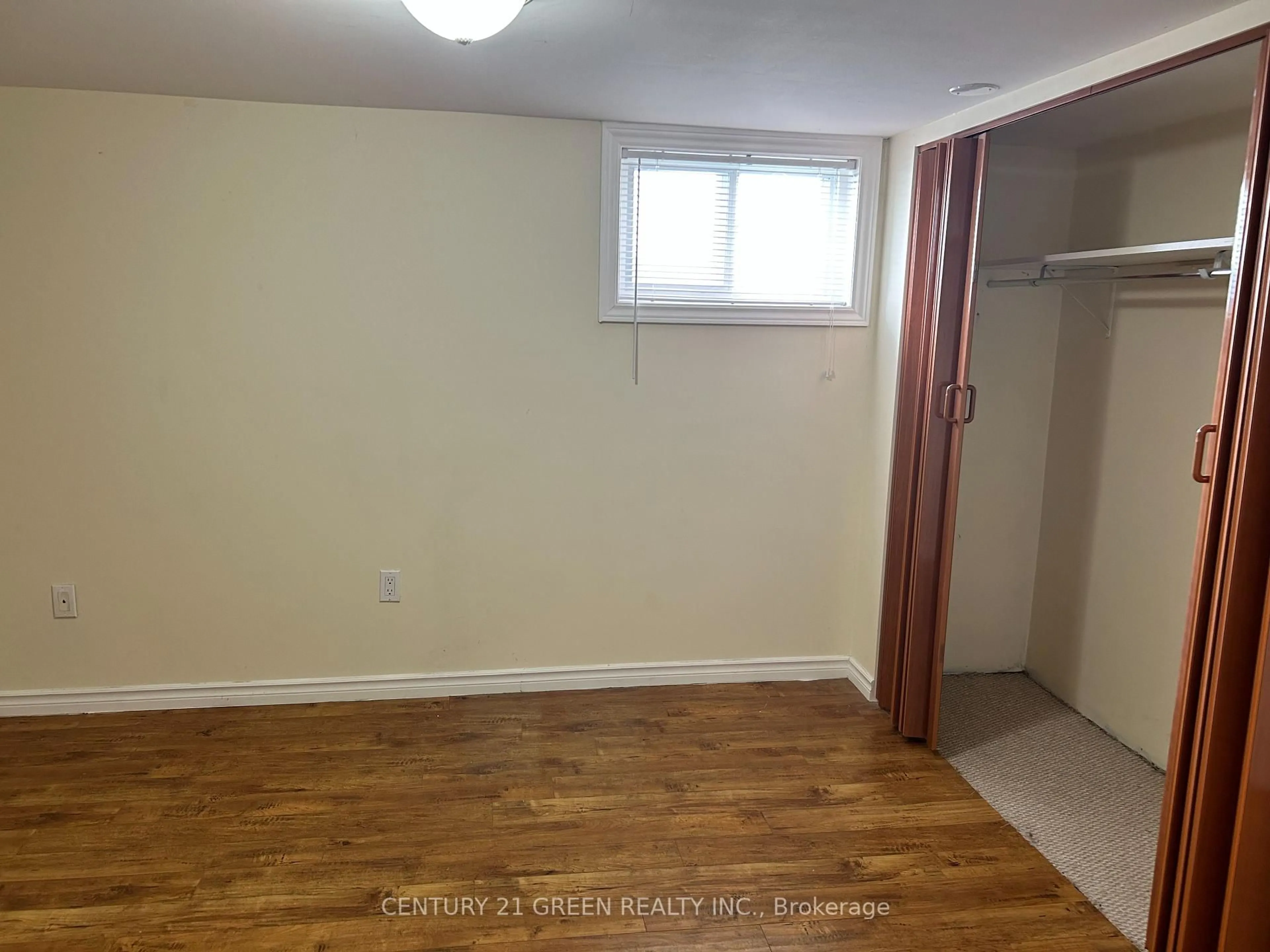 A pic of a room for 100 Reid Ave, Hamilton Ontario L8K 3V1